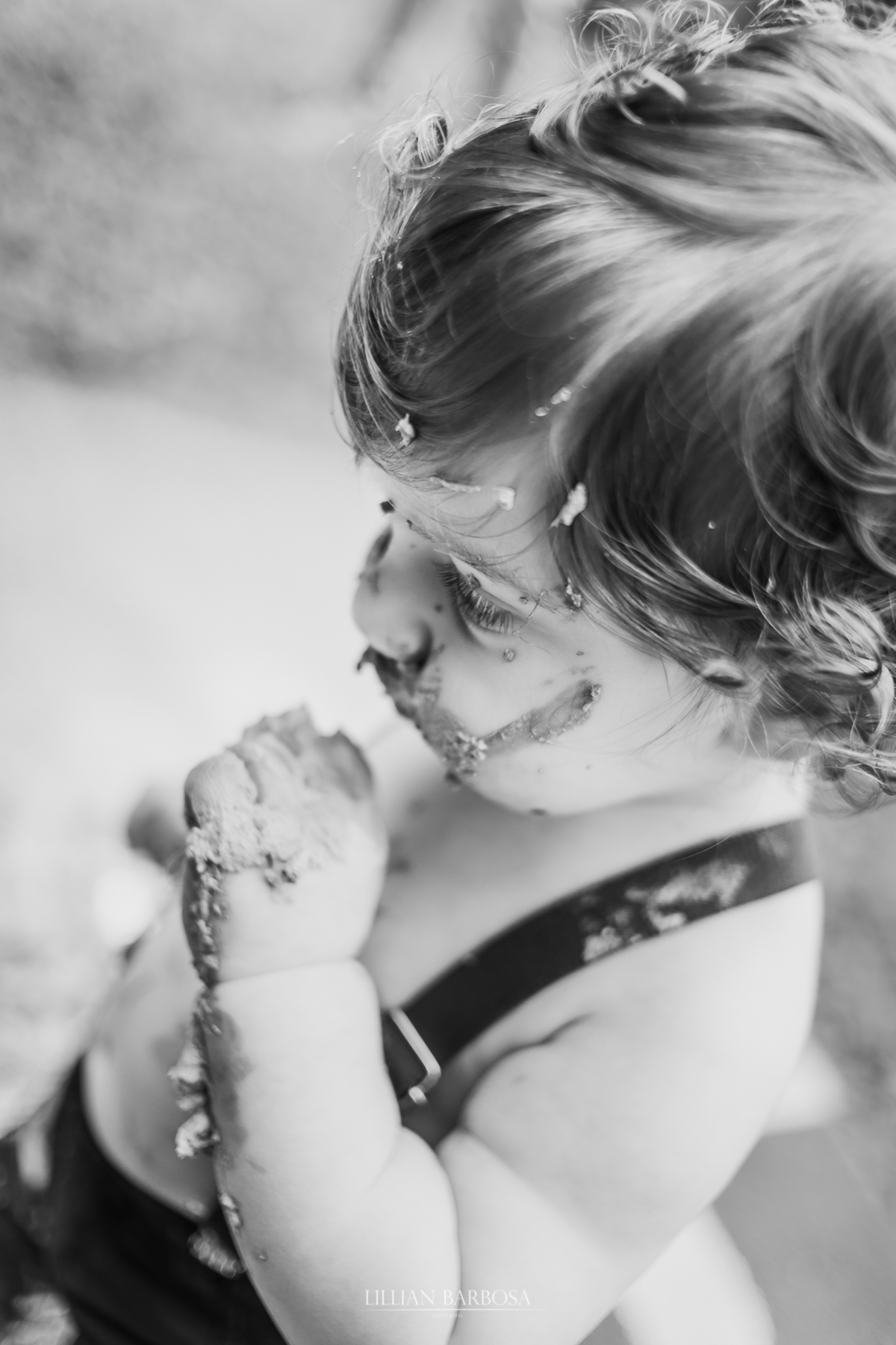 ensaio externo  infantil de menino de 1 ano em um jardim, jardim do castelo de lauro muller smash the cake