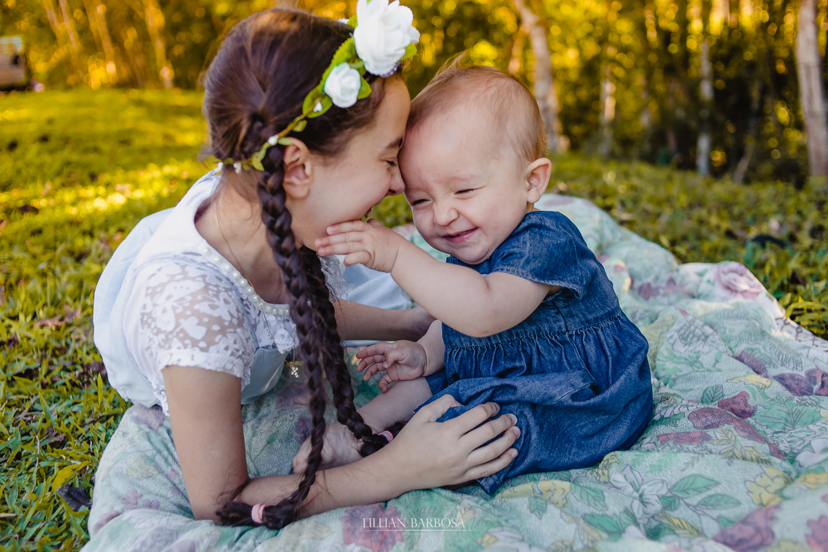 Ensaio de 1 ano de menina em sitio, tema rural, tema fazendinha, smash the cake, smash the fruit, fotografa de lauro muller, lillian barbosa, ensaio em lauro muller, fotos em lauro muller, fotografo de lauro muller, fotografo de orleans, ensaio infantil