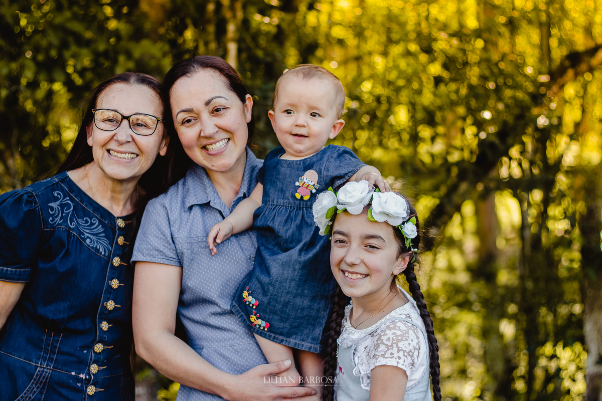 Ensaio de 1 ano de menina em sitio, tema rural, tema fazendinha, smash the cake, smash the fruit, fotografa de lauro muller, lillian barbosa, ensaio em lauro muller, fotos em lauro muller, fotografo de lauro muller, fotografo de orleans, ensaio infantil