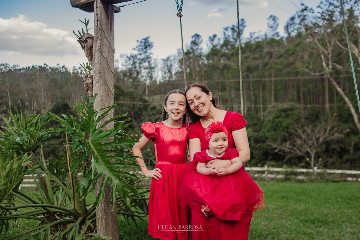 Ensaio de 1 ano de menina em sitio, tema rural, tema fazendinha, smash the cake, smash the fruit, fotografa de lauro muller, lillian barbosa, ensaio em lauro muller, fotos em lauro muller, fotografo de lauro muller, fotografo de orleans, fotos em familia