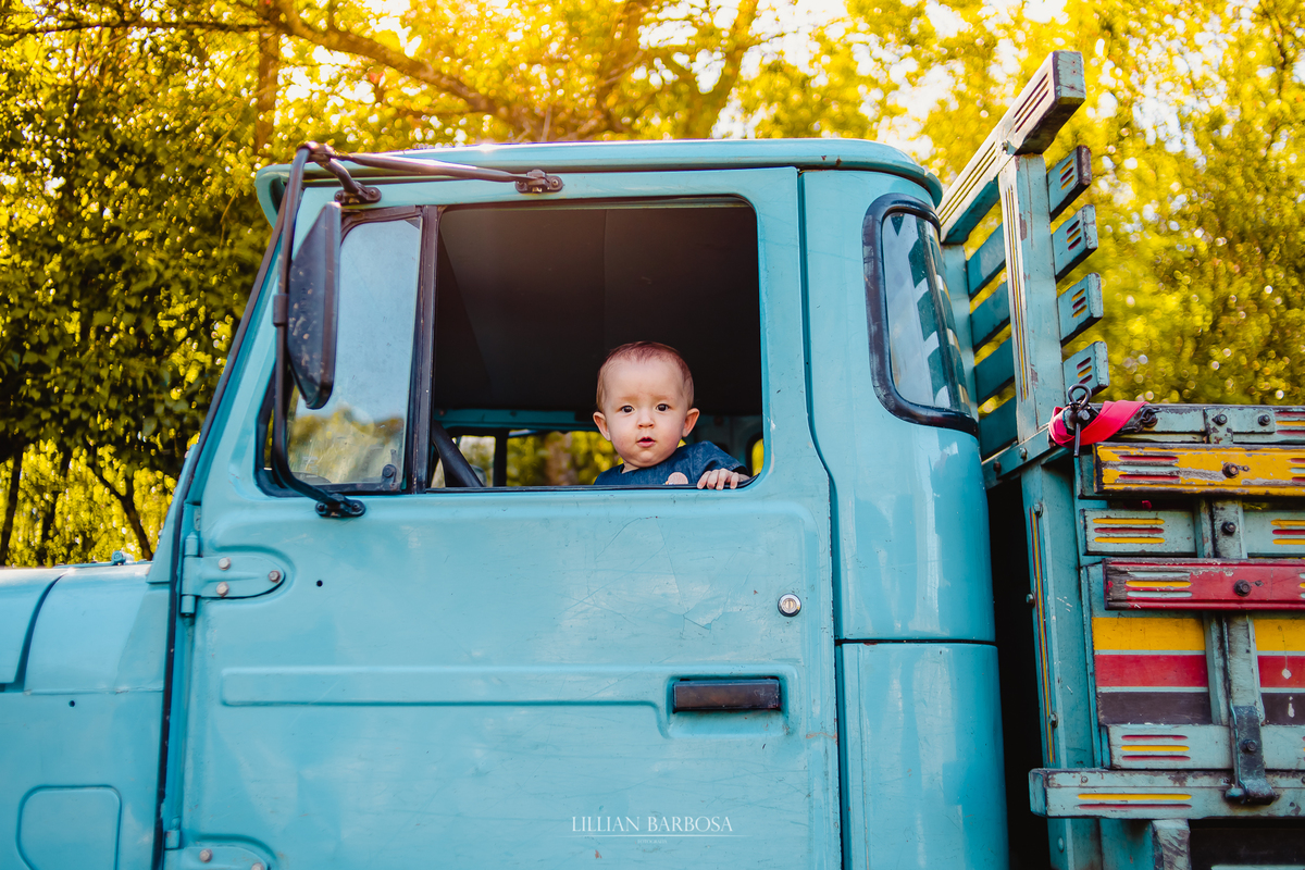 Ensaio de 1 ano de menina em sitio, tema rural, tema fazendinha, smash the cake, smash the fruit, fotografa de lauro muller, lillian barbosa, ensaio em lauro muller, fotos em lauro muller, fotografo de lauro muller, fotografo de orleans, ensaio infantil