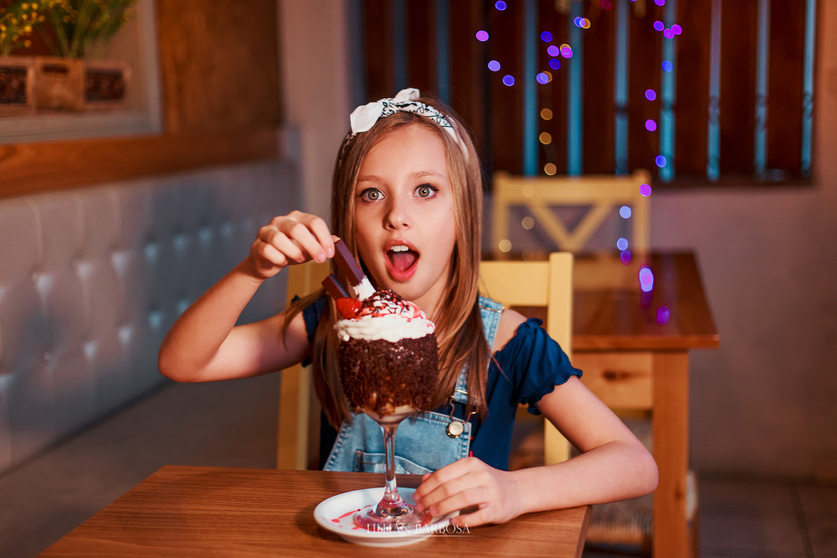 ensaio fotografico de 9 anos de menina - julia fez nove anos com book em lauro muller fotografa lillian barbosa fotos em sorveteria