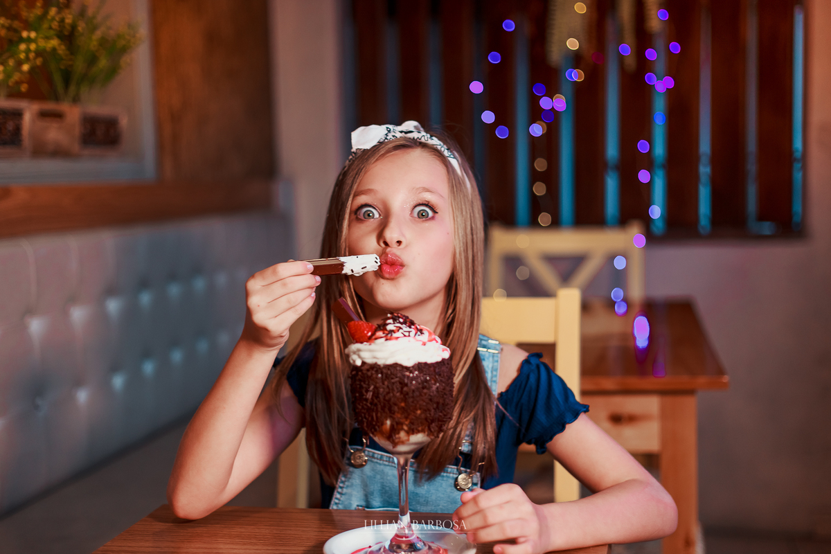 ensaio fotografico de 9 anos de menina - julia fez nove anos com book em lauro muller fotografa lillian barbosa fotos em sorveteria