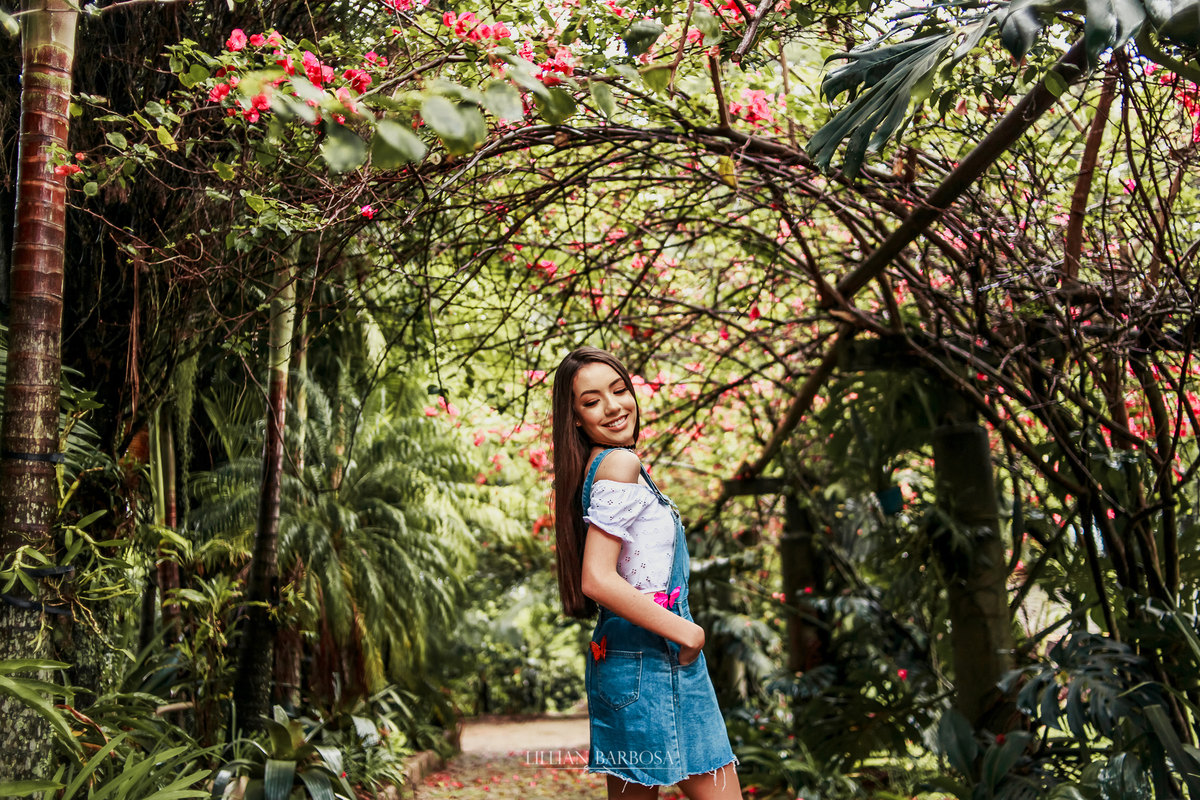 fotógrafa-lillian-barbosa-book-15-anos-com-chuva-jardim-secreto-castelo-belvedere-treze-de-maio-sc-1
