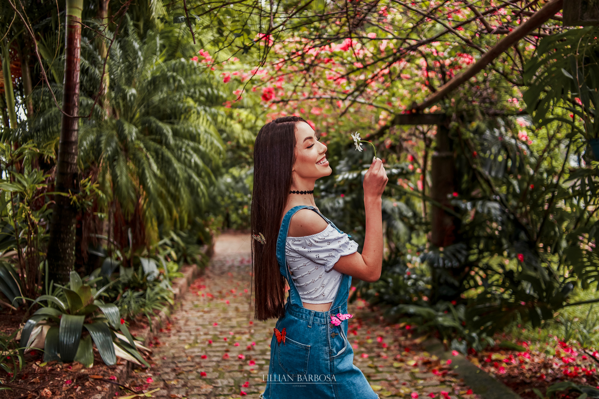fotógrafa-lillian-barbosa-book-15-anos-com-chuva-jardim-secreto-castelo-belvedere-treze-de-maio-sc-1