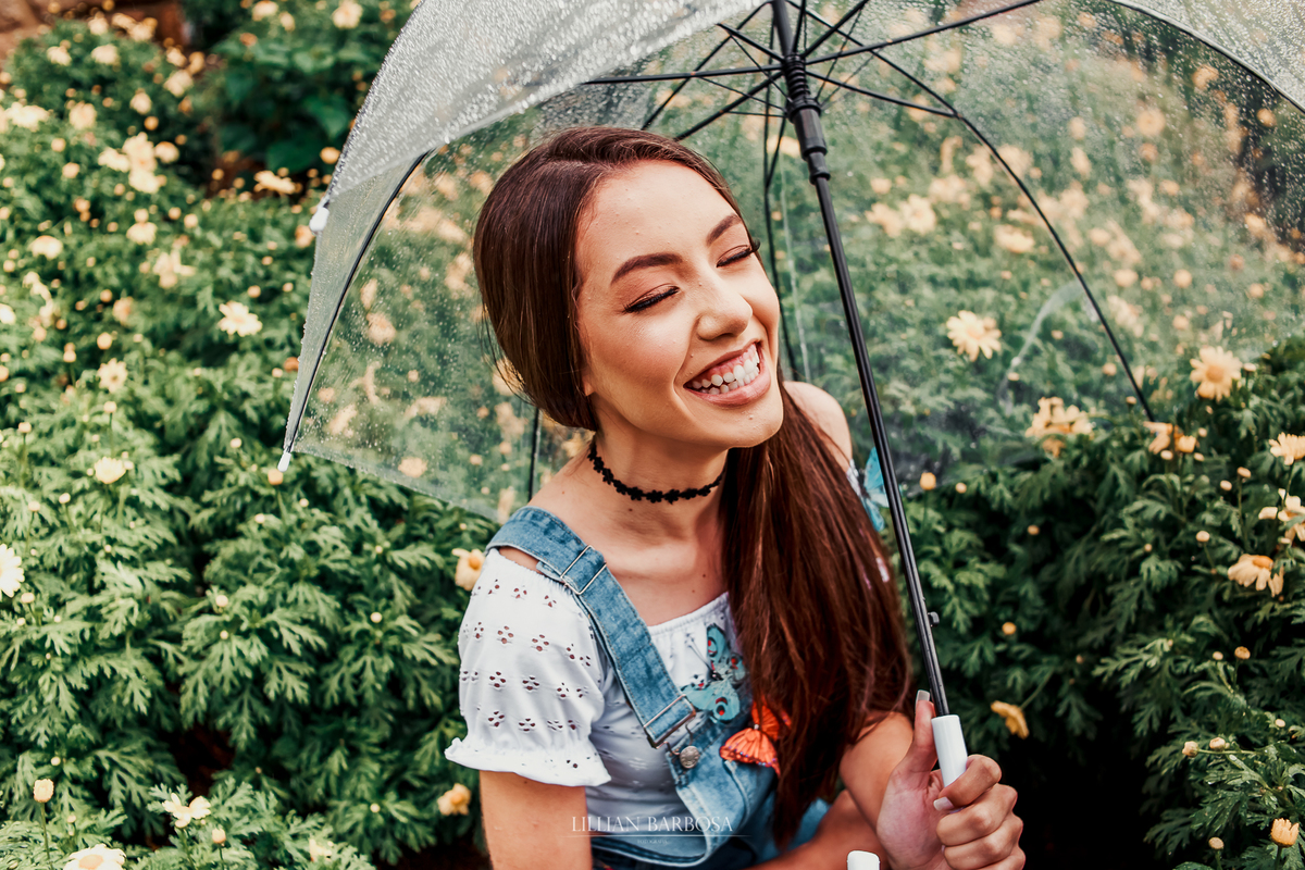 fotógrafa-lillian-barbosa-book-15-anos-com-chuva-jardim-secreto-castelo-belvedere-treze-de-maio-sc-1