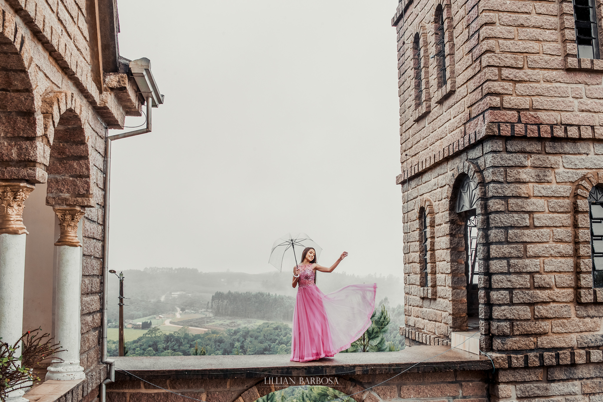 fotógrafa-lillian-barbosa-book-15-anos-com-chuva-castelo-belvedere-treze-de-maio-sc-1