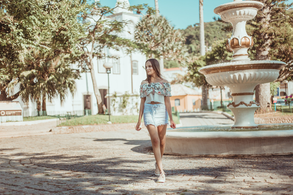 lillian-barbosa-fotografa-fotografo-de-lauro-muller-book-de-anos-em -laguna-santa-catarina-pamela-ensaio-de-quinze-anos -centro-histórico-laguna