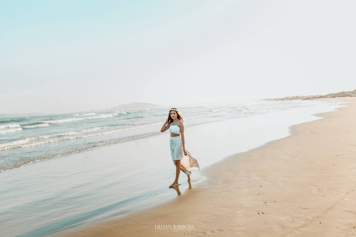 lillian-barbosa-fotografa-fotografo-de-lauro-muller-book-de-anos-em -laguna-santa-catarina-pamela-ensaio-de-quinze-anos -praia-do-gi-pedra-do-frade-laguna