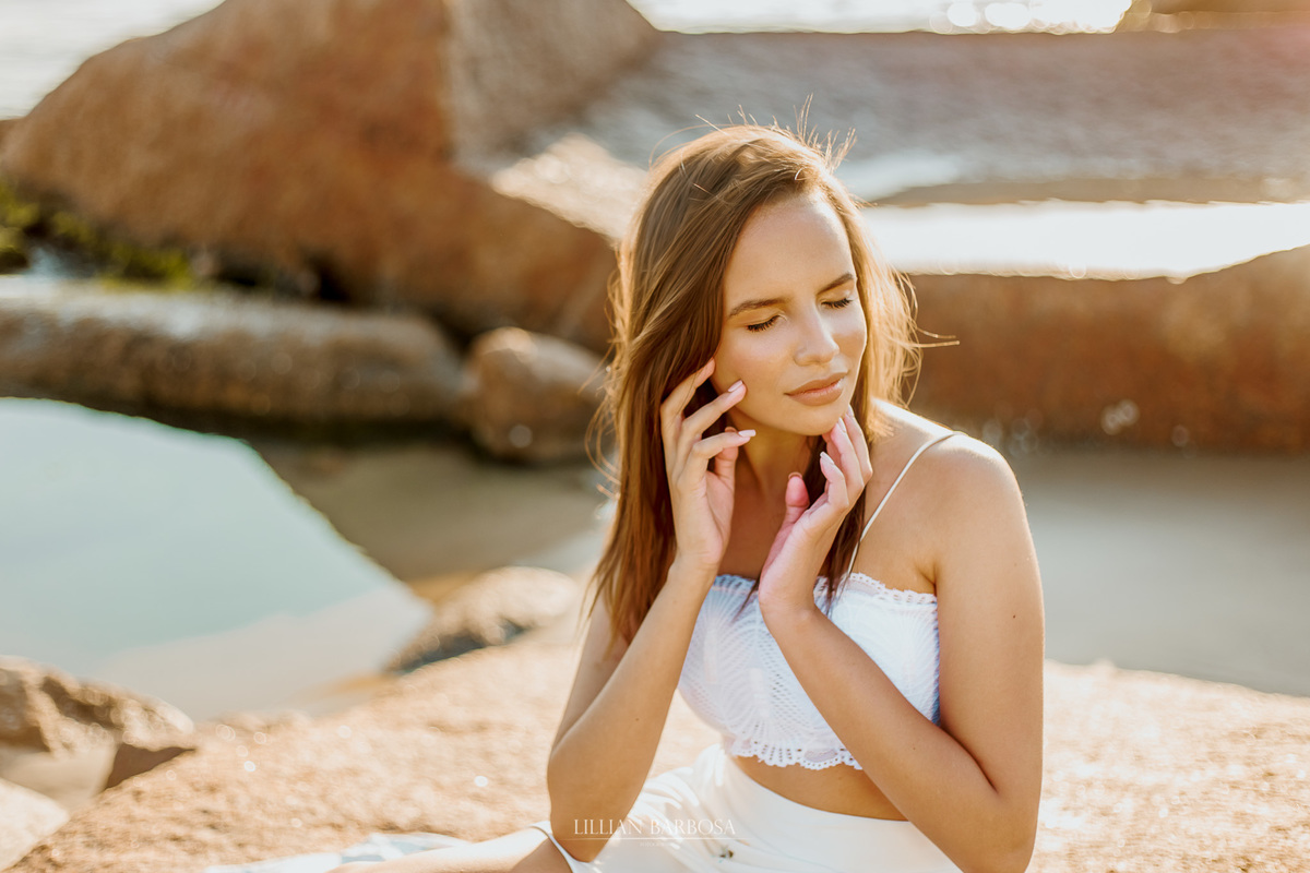 lillian-barbosa-fotografa-fotografo-de-lauro-muller-book-de-anos-em -laguna-santa-catarina-pamela-ensaio-de-quinze-anos -praia-do-gi-pedra-do-frade-laguna