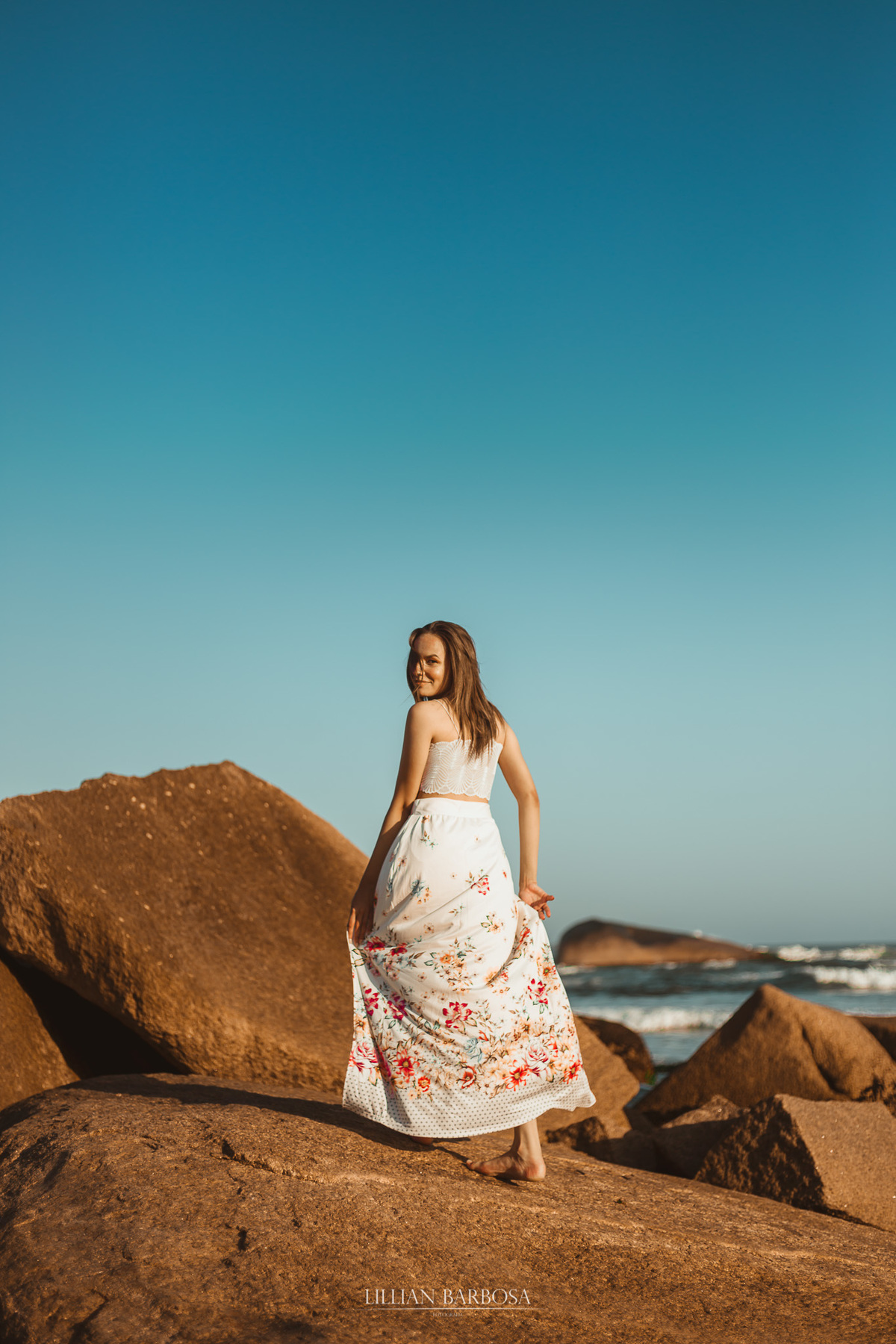 lillian-barbosa-fotografa-fotografo-de-lauro-muller-book-de-anos-em -laguna-santa-catarina-pamela-ensaio-de-quinze-anos -praia-do-gi-pedra-do-frade-laguna