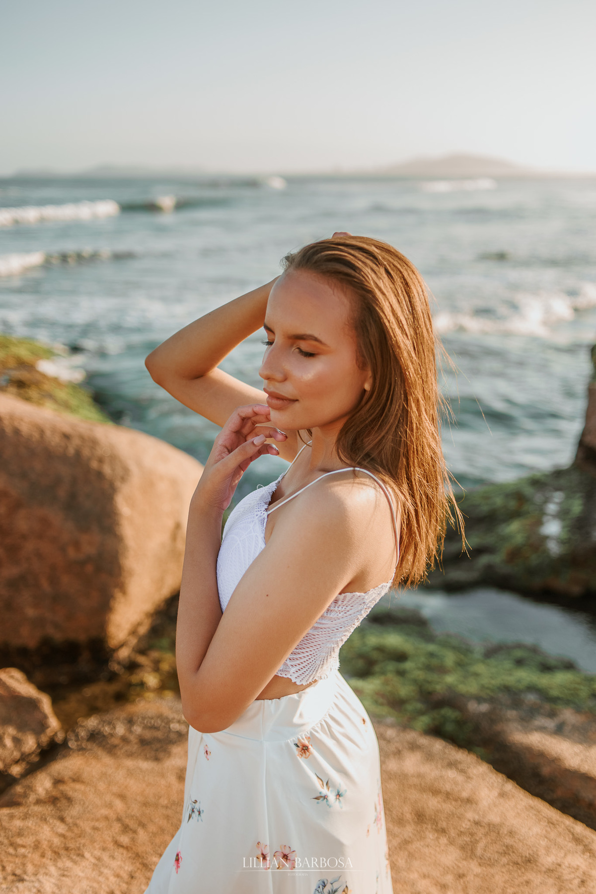 lillian-barbosa-fotografa-fotografo-de-lauro-muller-book-de-anos-em -laguna-santa-catarina-pamela-ensaio-de-quinze-anos -praia-do-gi-pedra-do-frade-laguna