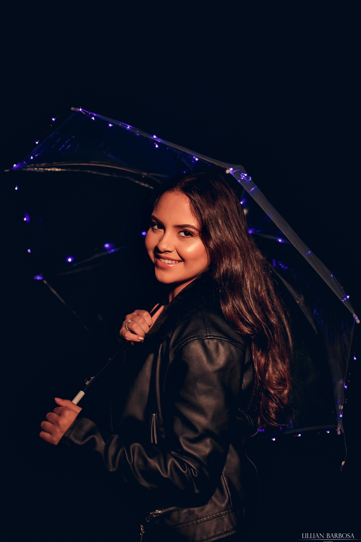 ensaio de 15 anos com vestido de princesa rosa em lauro muller, fotografa Lillian barbosa, book de 15 anos em Lauro Muller Santa Catarina, fotos com sombrinha, fotos com luz de led, fotos com luizinhas, fotos noturnas