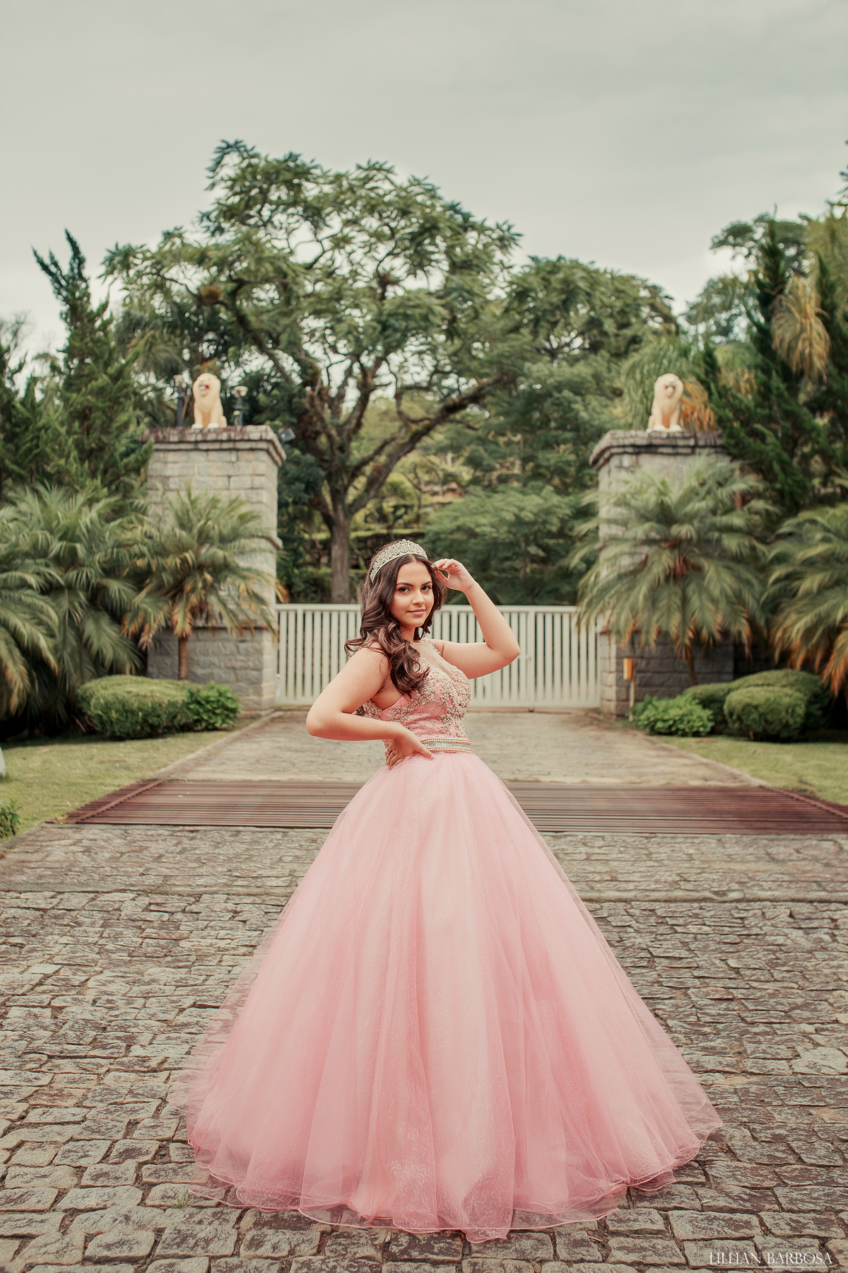 ensaio de 15 anos com vestido de princesa rosa em lauro muller, fotografa Lillian barbosa, book de 15 anos em Lauro Muller Santa Catarina