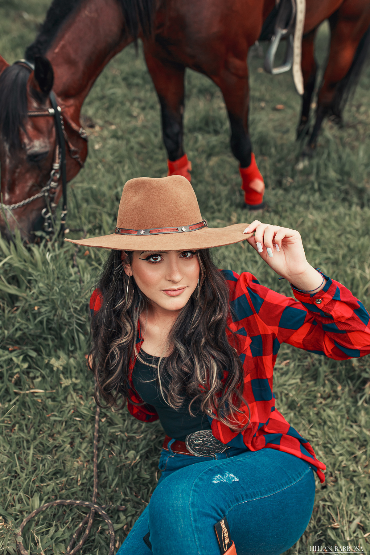 ensaio externo de 13 anos lauro muller, roupa campeira com cavalo