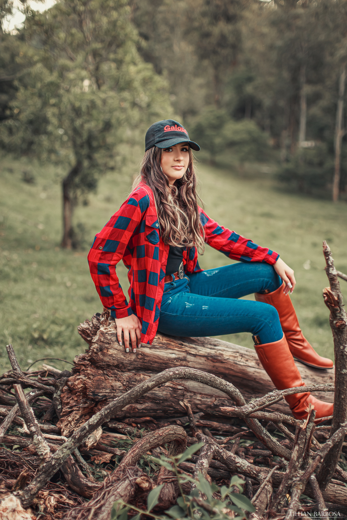 ensaio externo de 13 anos lauro muller, roupa campeira com cavalo