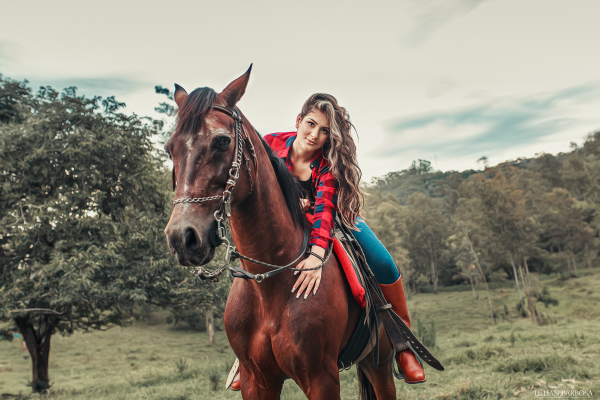 ensaio externo de 13 anos lauro muller, roupa campeira com cavalo