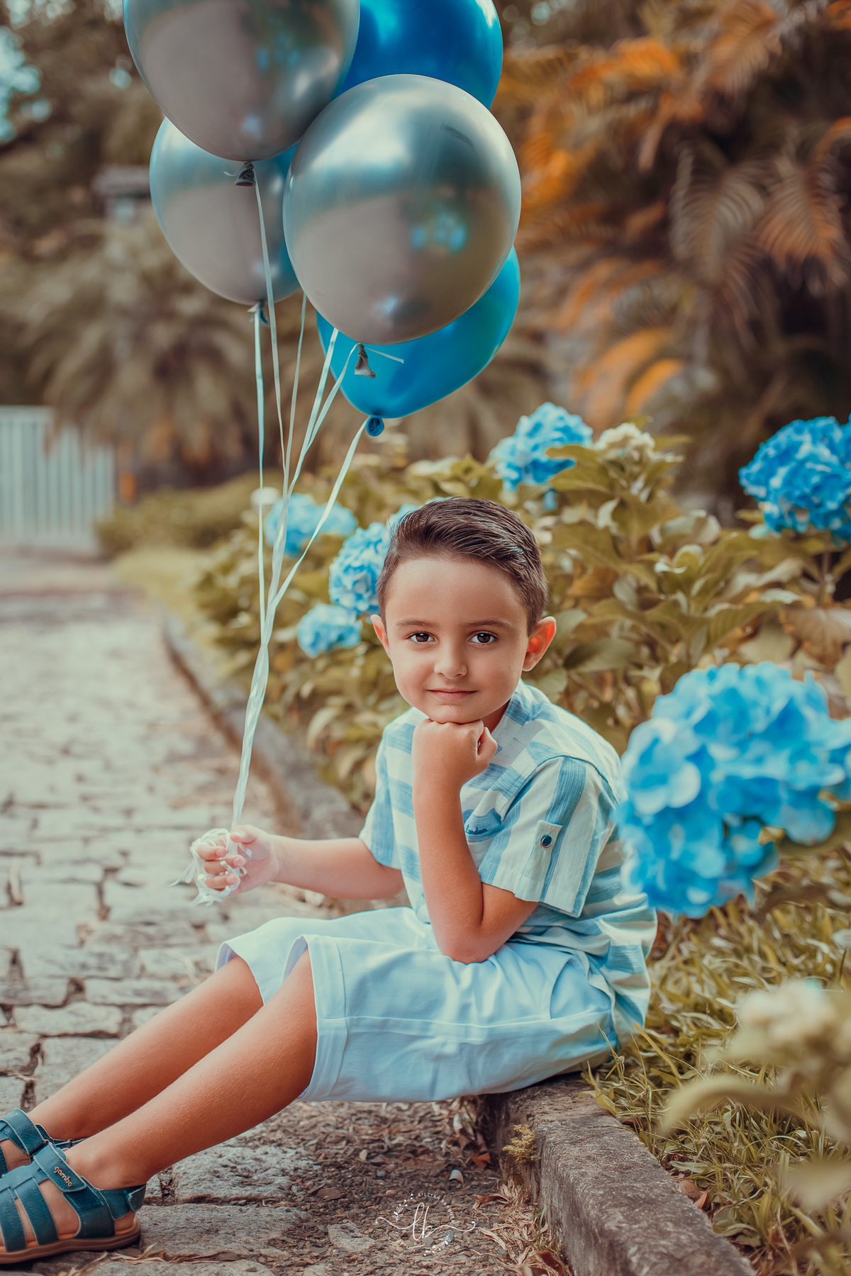 Lorenzo vai fazer 2!!

Em uma manhã com tempo agradável, em um lugar bem verde com vista para a Serra do Rio do Rastro foi cenário para as fotos  desse príncipe, que além de muito fofo, tem uma energia para correr, ele não parou um segundo, o que foi dema