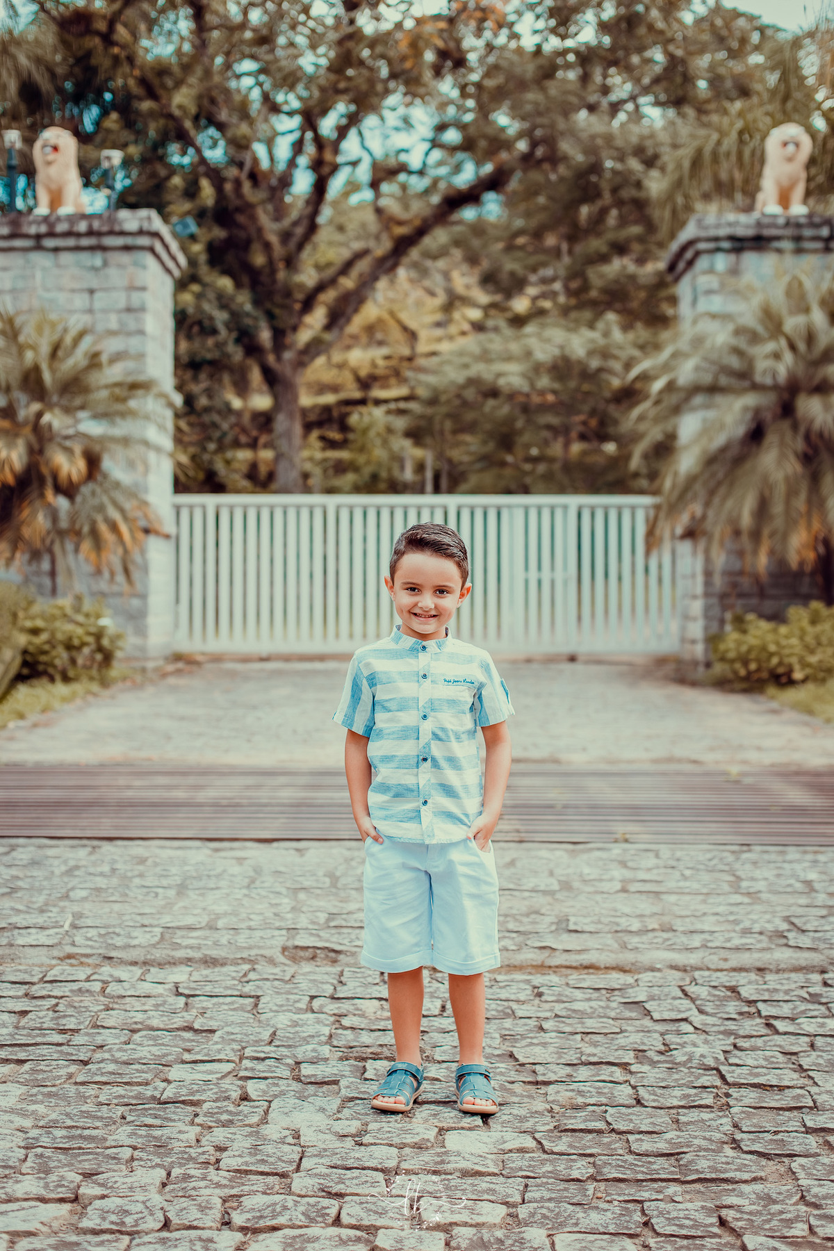Lorenzo vai fazer 2!!

Em uma manhã com tempo agradável, em um lugar bem verde com vista para a Serra do Rio do Rastro foi cenário para as fotos  desse príncipe, que além de muito fofo, tem uma energia para correr, ele não parou um segundo, o que foi dema