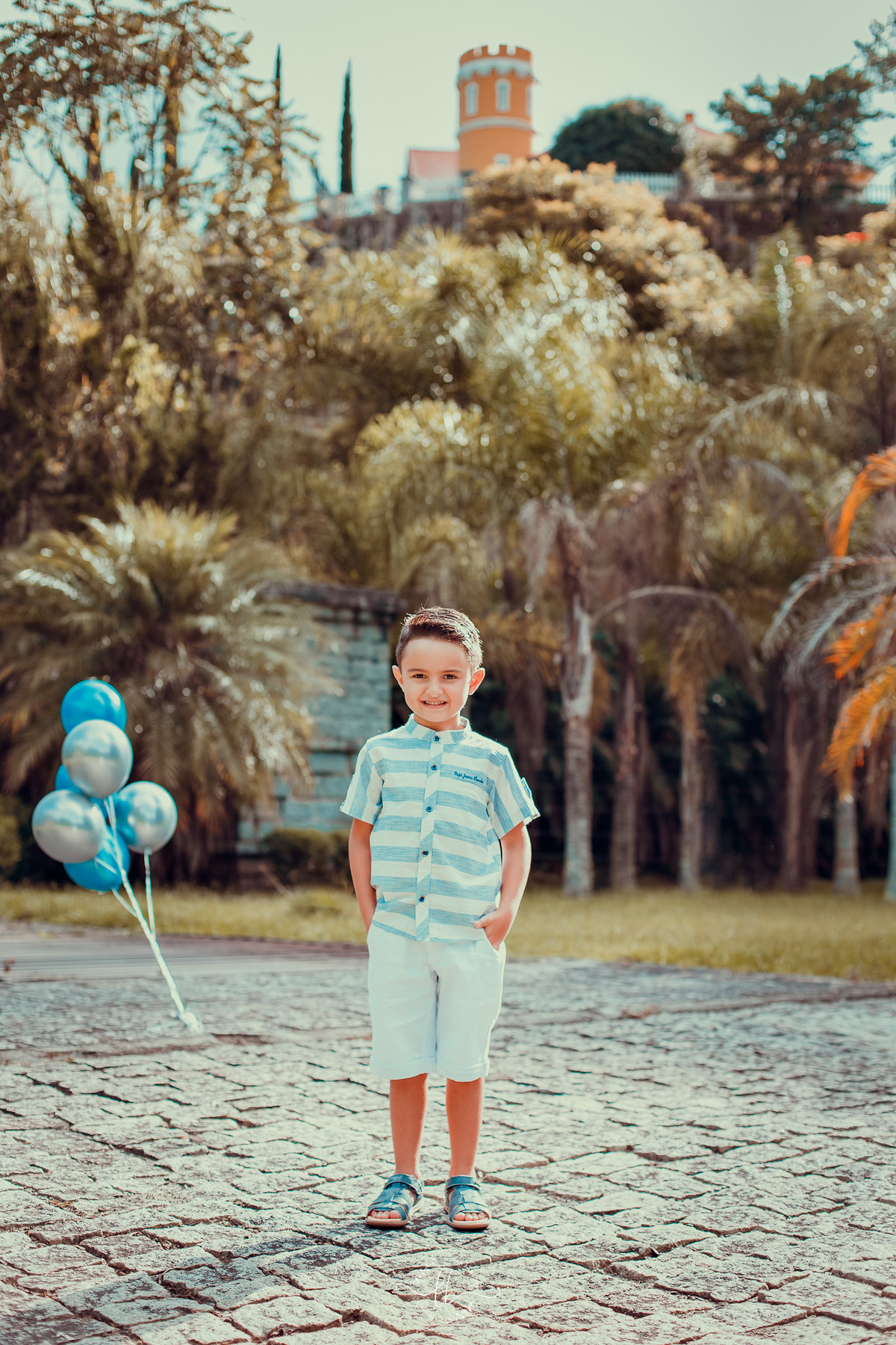 Lorenzo vai fazer 2!!

Em uma manhã com tempo agradável, em um lugar bem verde com vista para a Serra do Rio do Rastro foi cenário para as fotos  desse príncipe, que além de muito fofo, tem uma energia para correr, ele não parou um segundo, o que foi dema