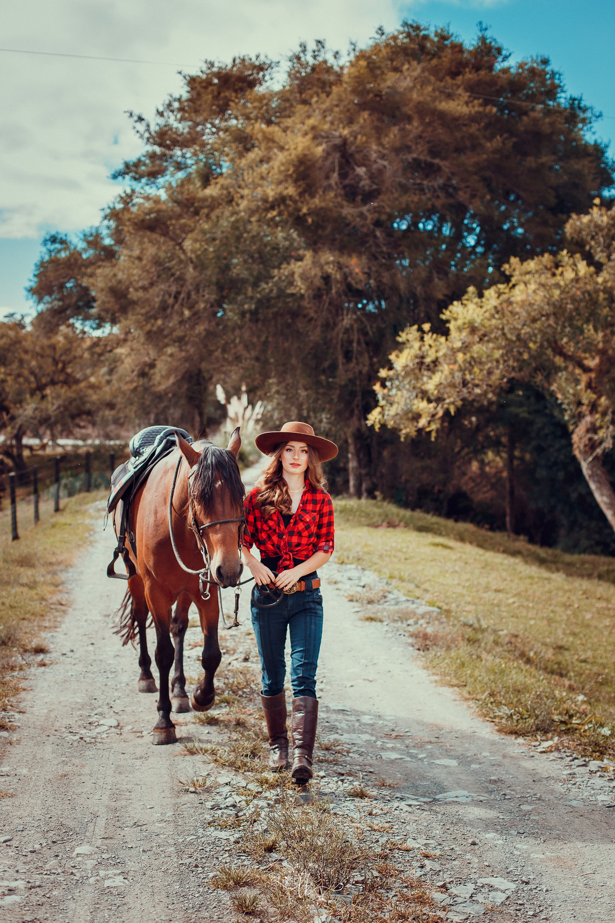 ensaio de 15 anos com cavalo em Urubici, SC, Brasil, Serra do Corvo Branco, fotografa Lillian Barbosa