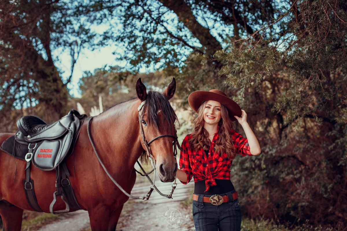 ensaio de 15 anos com cavalo em Urubici, SC, Brasil, Serra do Corvo Branco, fotografa Lillian Barbosa