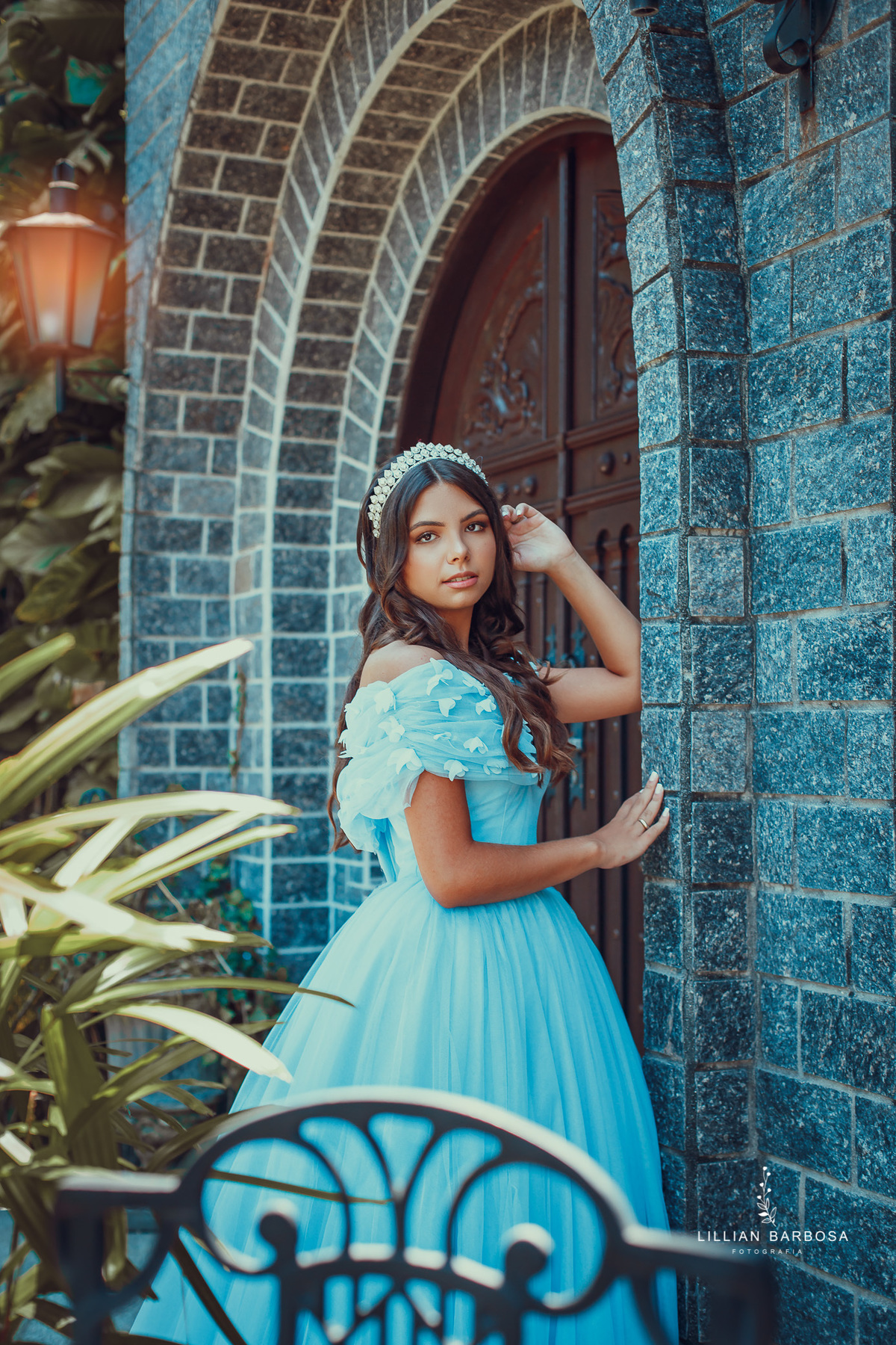 ensaio-de-15-anos-book-de-15-anos-castelo-britanico-castelo-em-cocal-do-sul-castelo-em-santa-catarina-vestido-azul-fotografos-de-santa-catarina-fotografa-de-santa-catarina-fotografos-de-lauro-muller-fotografa-de-lauro-muller-fotografos-de-15-anos