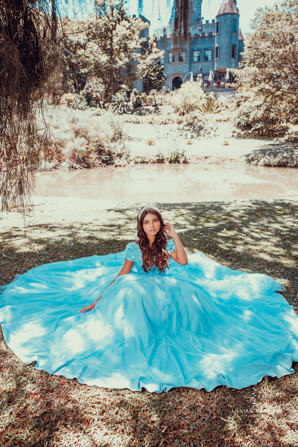 ensaio-de-15-anos-book-de-15-anos-castelo-britanico-castelo-em-cocal-do-sul-castelo-em-santa-catarina-vestido-azul-fotografos-de-santa-catarina-fotografa-de-santa-catarina-fotografos-de-lauro-muller-fotografa-de-lauro-muller-fotografos-de-15-anos