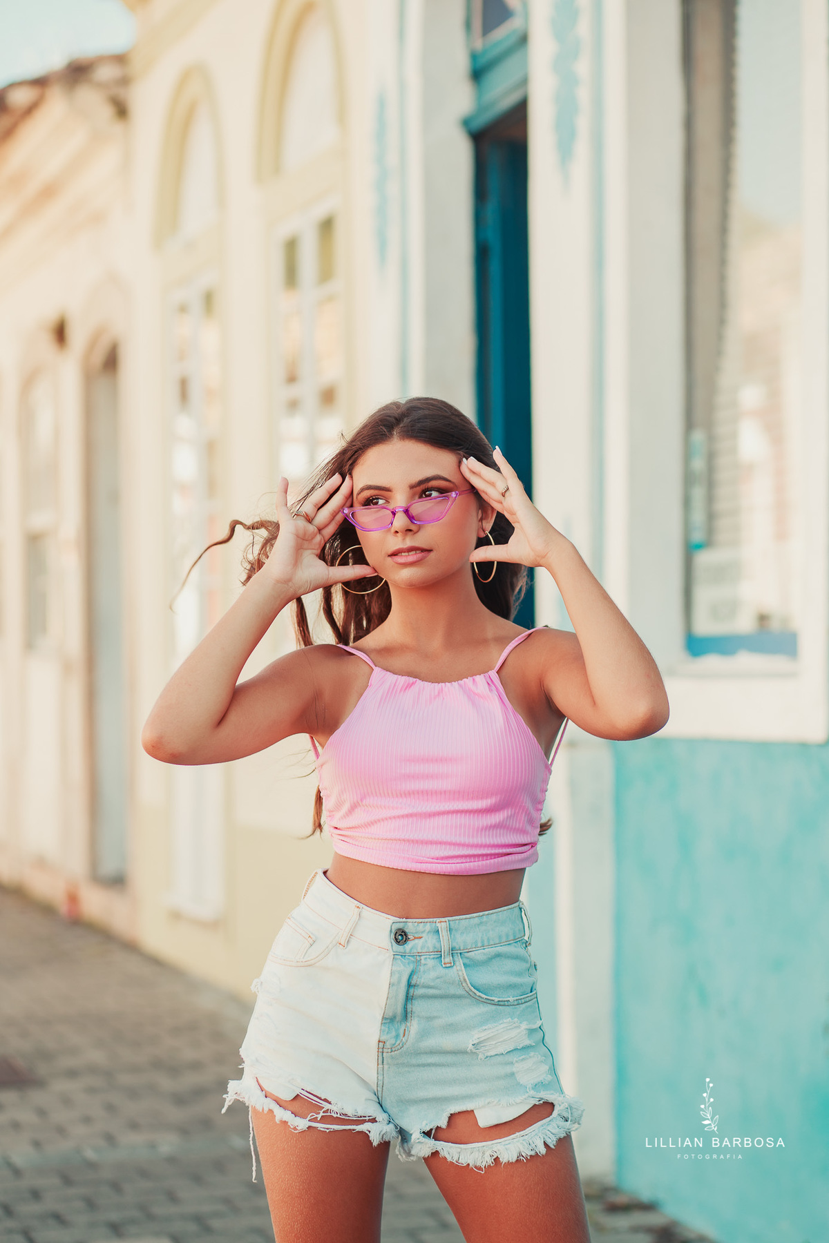 ensaio-de-15-anos-book-de-15-anos-laguna-cropped-rosa-shorts-jeans-fotografos-de-santa-catarina-fotografa-de-santa-catarina-fotografos-de-lauro-muller-fotografa-de-lauro-muller-fotografos-de-15-anos