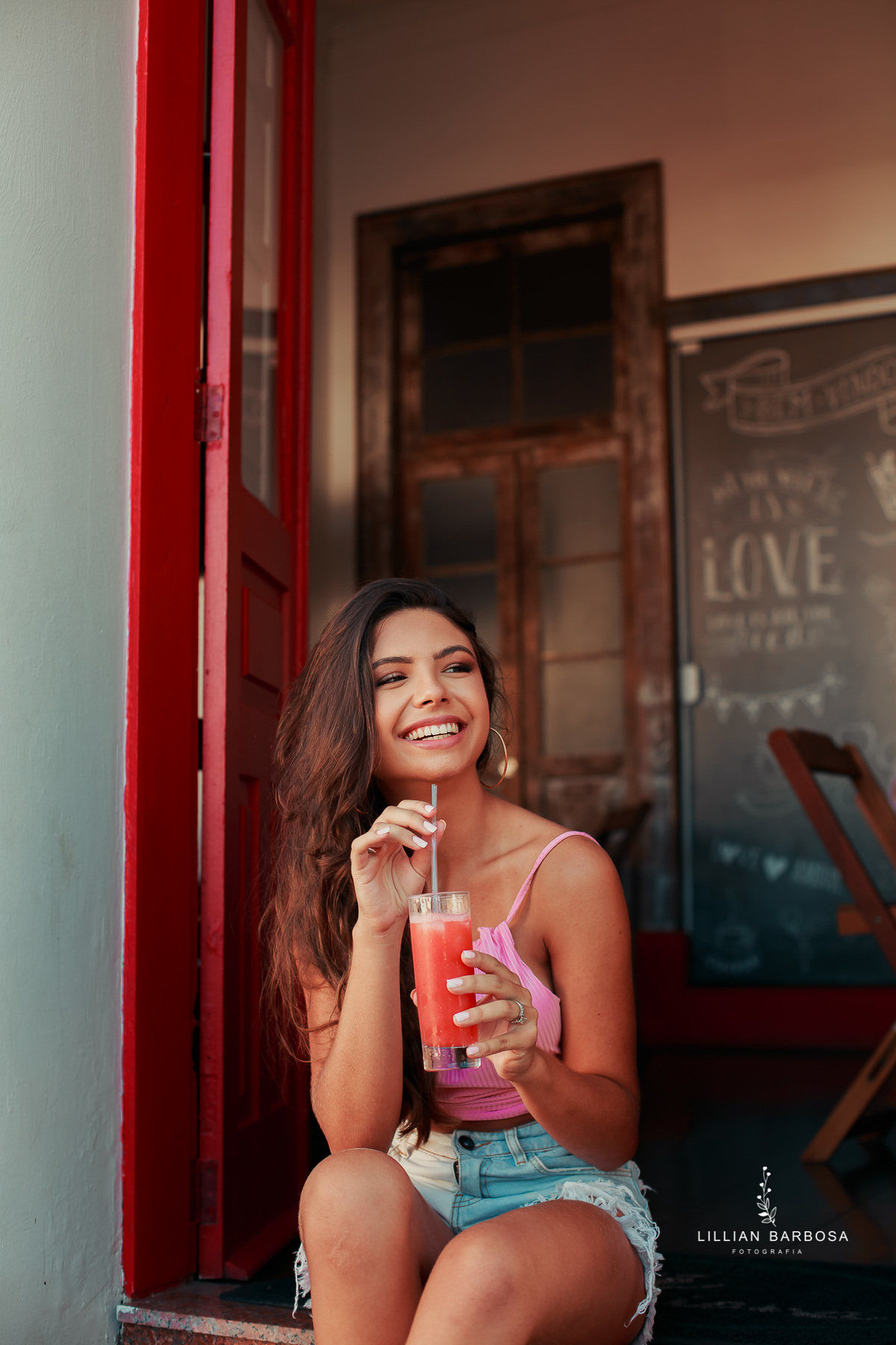ensaio-de-15-anos-book-de-15-anos-laguna-cropped-rosa-shorts-jeans-fotografos-de-santa-catarina-fotografa-de-santa-catarina-fotografos-de-lauro-muller-fotografa-de-lauro-muller-fotografos-de-15-anos