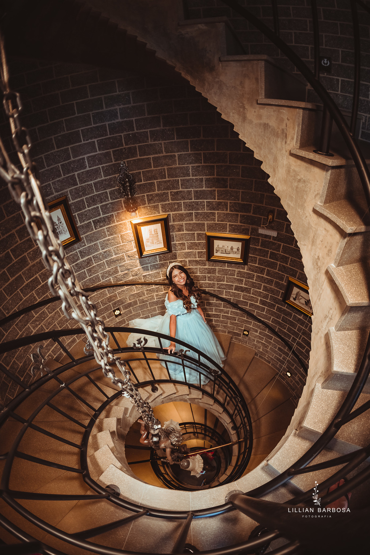 ensaio-de-15-anos-book-de-15-anos-castelo-britanico-castelo-em-cocal-do-sul-castelo-em-santa-catarina-vestido-azul-fotografos-de-santa-catarina-fotografa-de-santa-catarina-fotografos-de-lauro-muller-fotografa-de-lauro-muller-fotografos-de-15-anos