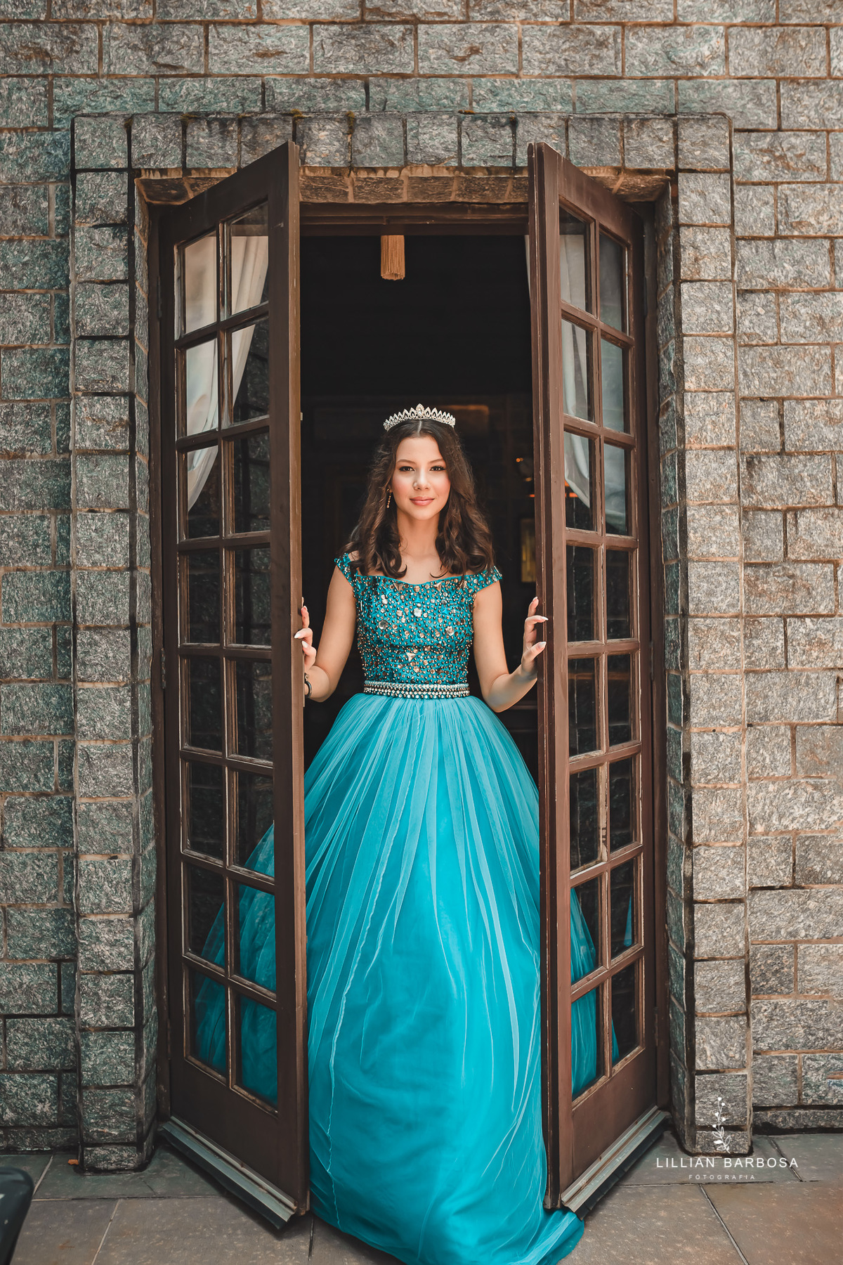 castelo-britanico-castelo-em-cocal-do-sul-castelo-em-santa-catarina-ensaio-de-15-anos-book-de-15-anos-vestido-azul-fotógrafa-de-santa-catarina-fotógrafos-de-santa-catarina-fotógrafa-de-lauro-muller-fotógrafos-de-lauro-muller-fotógrafa-de-15-anos