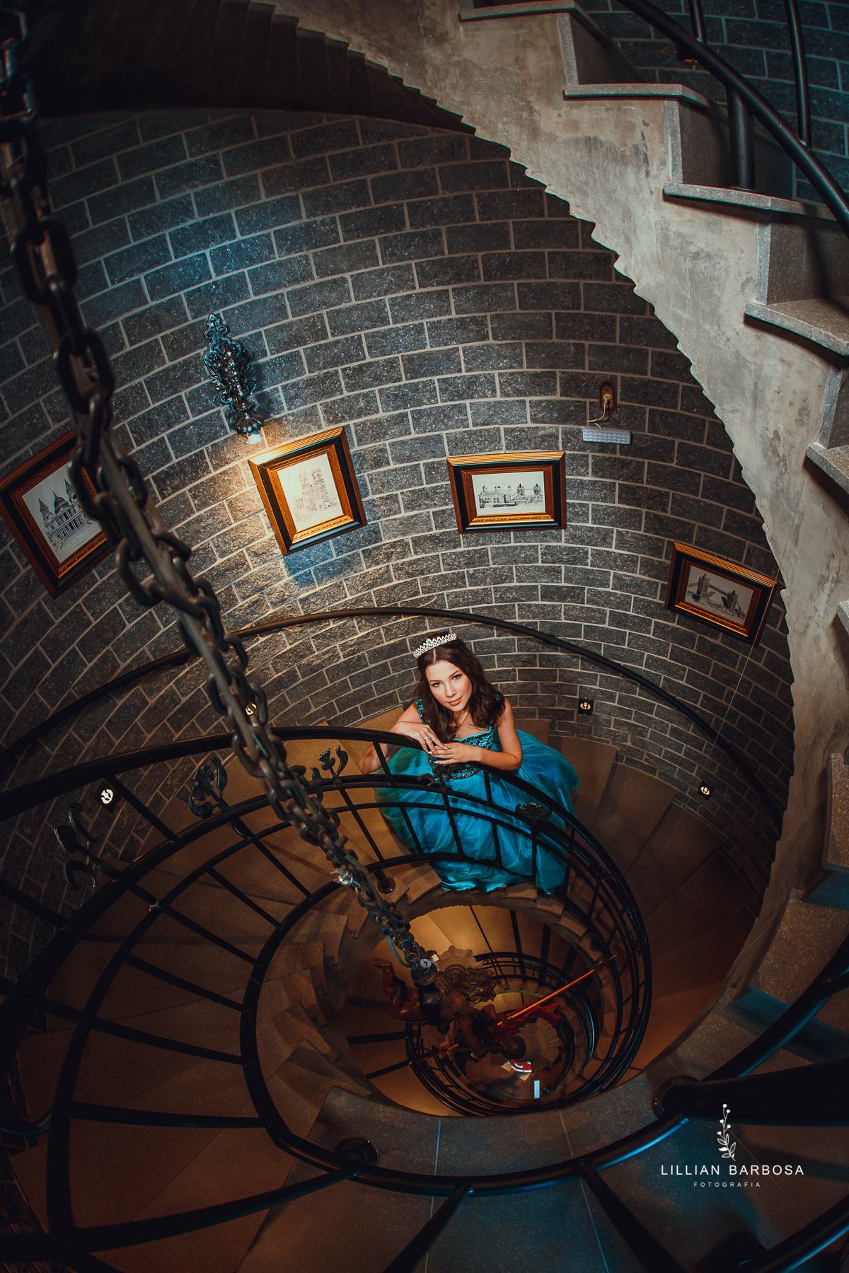 castelo-britanico-castelo-em-cocal-do-sul-castelo-em-santa-catarina-ensaio-de-15-anos-book-de-15-anos-vestido-azul-fotógrafa-de-santa-catarina-fotógrafos-de-santa-catarina-fotógrafa-de-lauro-muller-fotógrafos-de-lauro-muller-fotógrafa-de-15-anos