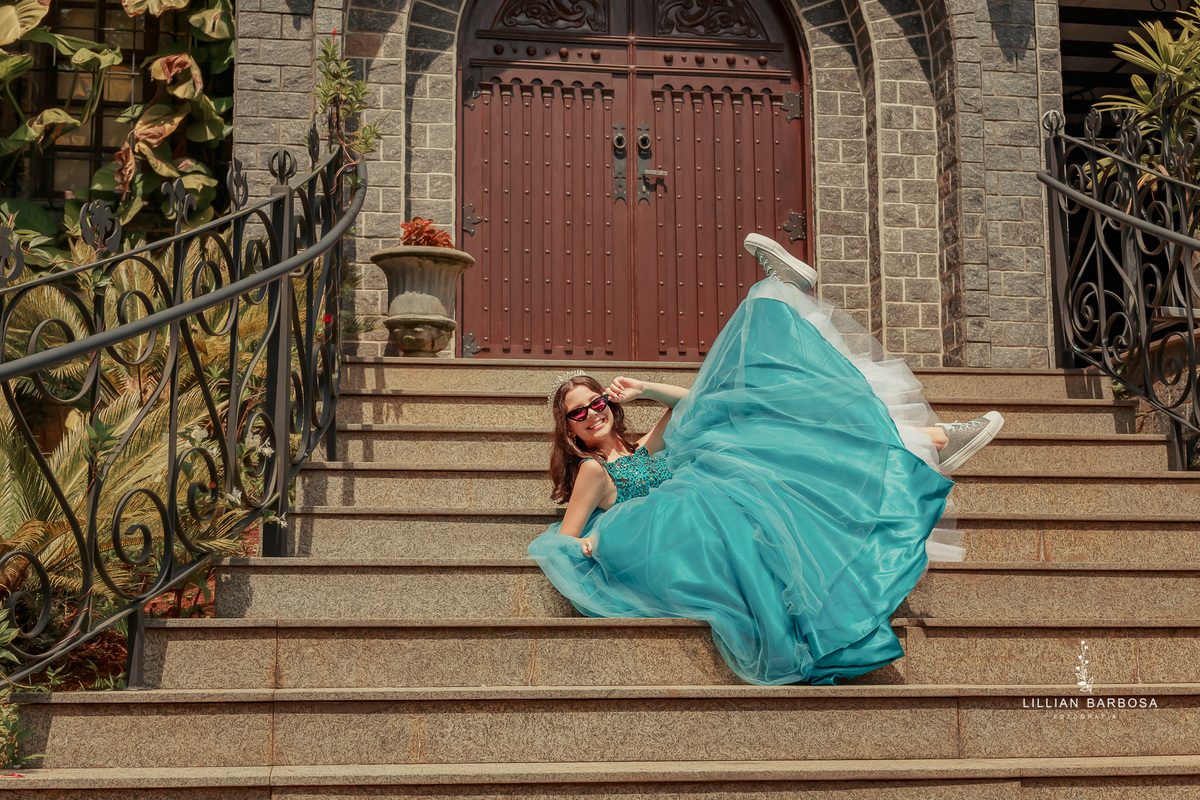 castelo-britanico-castelo-em-cocal-do-sul-castelo-em-santa-catarina-ensaio-de-15-anos-book-de-15-anos-vestido-azul-fotógrafa-de-santa-catarina-fotógrafos-de-santa-catarina-fotógrafa-de-lauro-muller-fotógrafos-de-lauro-muller-fotógrafa-de-15-anos