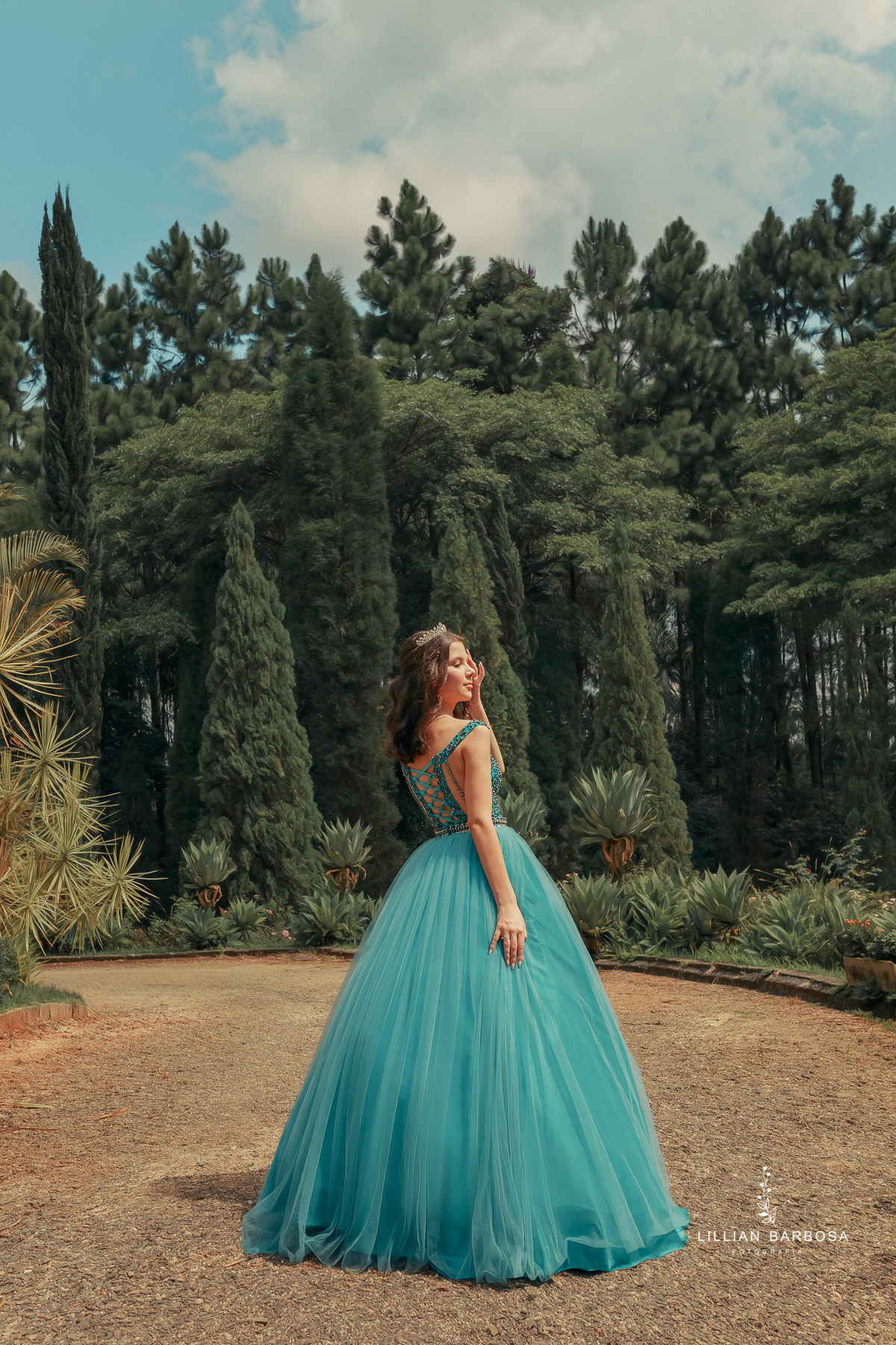 castelo-britanico-castelo-em-cocal-do-sul-castelo-em-santa-catarina-ensaio-de-15-anos-book-de-15-anos-vestido-azul-fotógrafa-de-santa-catarina-fotógrafos-de-santa-catarina-fotógrafa-de-lauro-muller-fotógrafos-de-lauro-muller-fotógrafa-de-15-anos