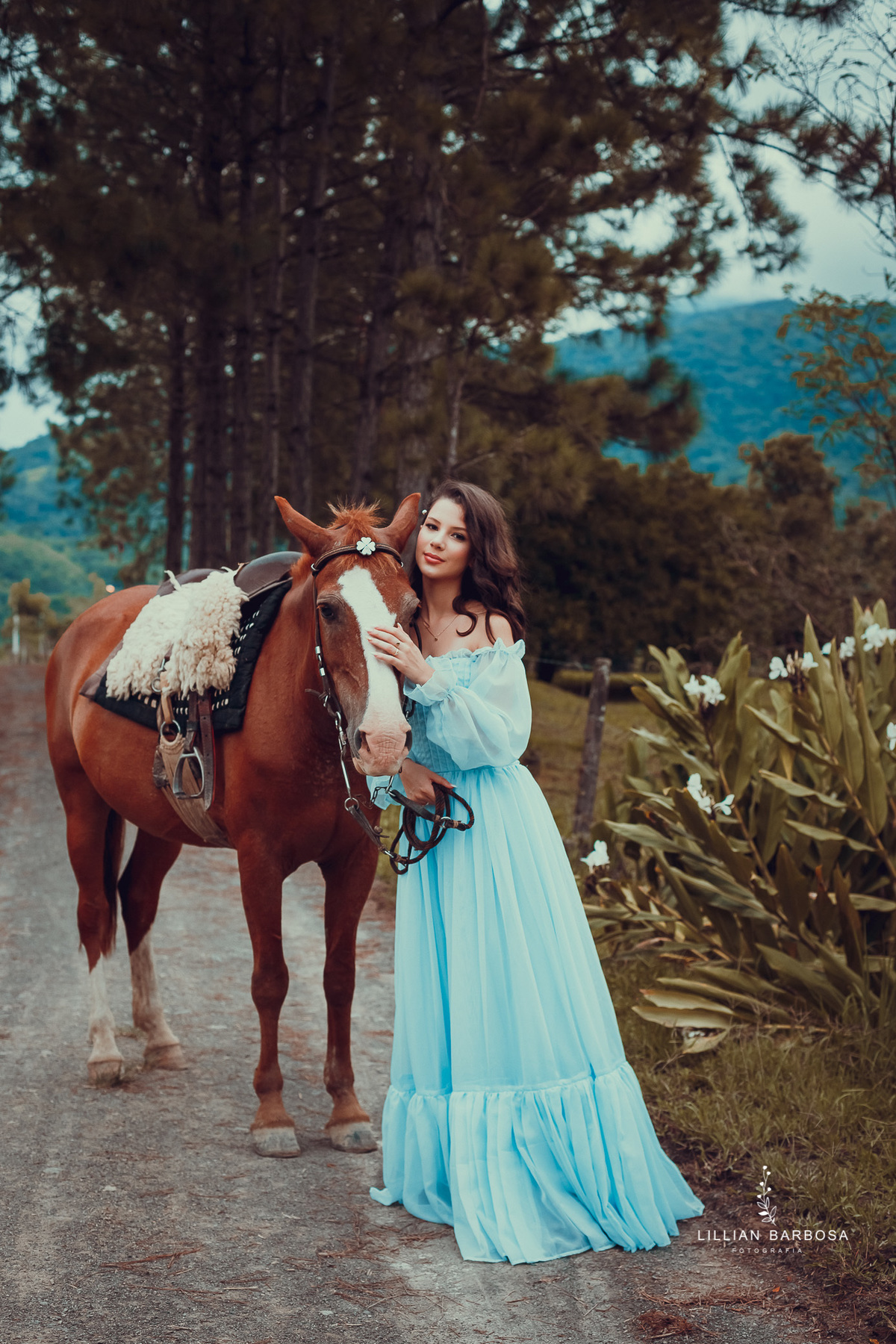 ensaio-de-15-anos-book-de-15-anos-pousada-e-fazenda-são-lourenço-vestido-azul-cavalos-fotógrafa-de-santa-catarina-fotógrafos-de-santa-catarina-fotógrafa-de-lauro-muller-fotógrafos-de-lauro-muller-fotógrafa-de-15-anos