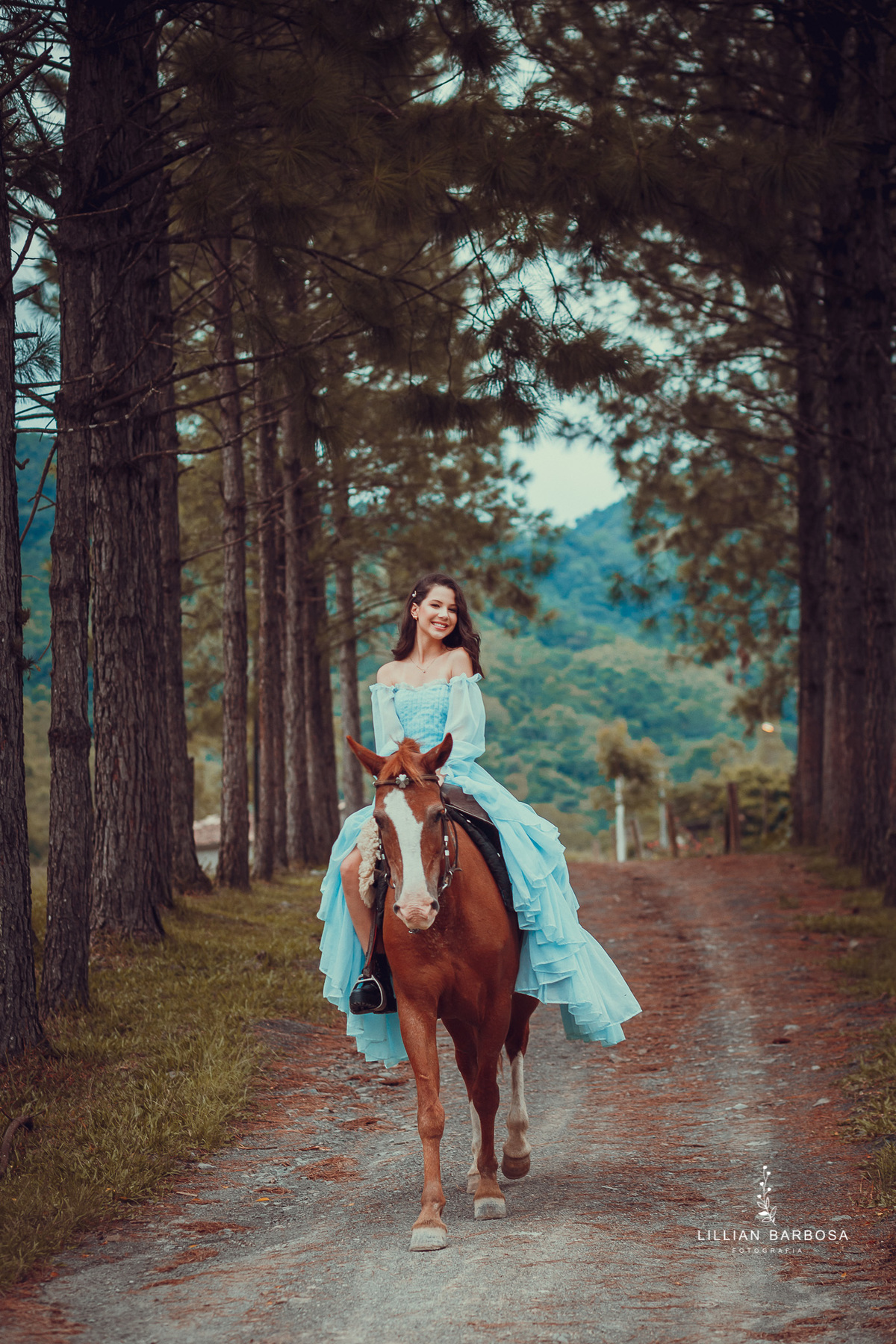 ensaio-de-15-anos-book-de-15-anos-pousada-e-fazenda-são-lourenço-vestido-azul-cavalos-fotógrafa-de-santa-catarina-fotógrafos-de-santa-catarina-fotógrafa-de-lauro-muller-fotógrafos-de-lauro-muller-fotógrafa-de-15-anos