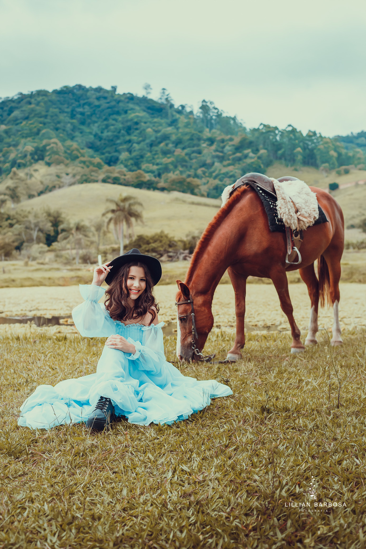 ensaio-de-15-anos-book-de-15-anos-pousada-e-fazenda-são-lourenço-vestido-azul-cavalos-fotógrafa-de-santa-catarina-fotógrafos-de-santa-catarina-fotógrafa-de-lauro-muller-fotógrafos-de-lauro-muller-fotógrafa-de-15-anos