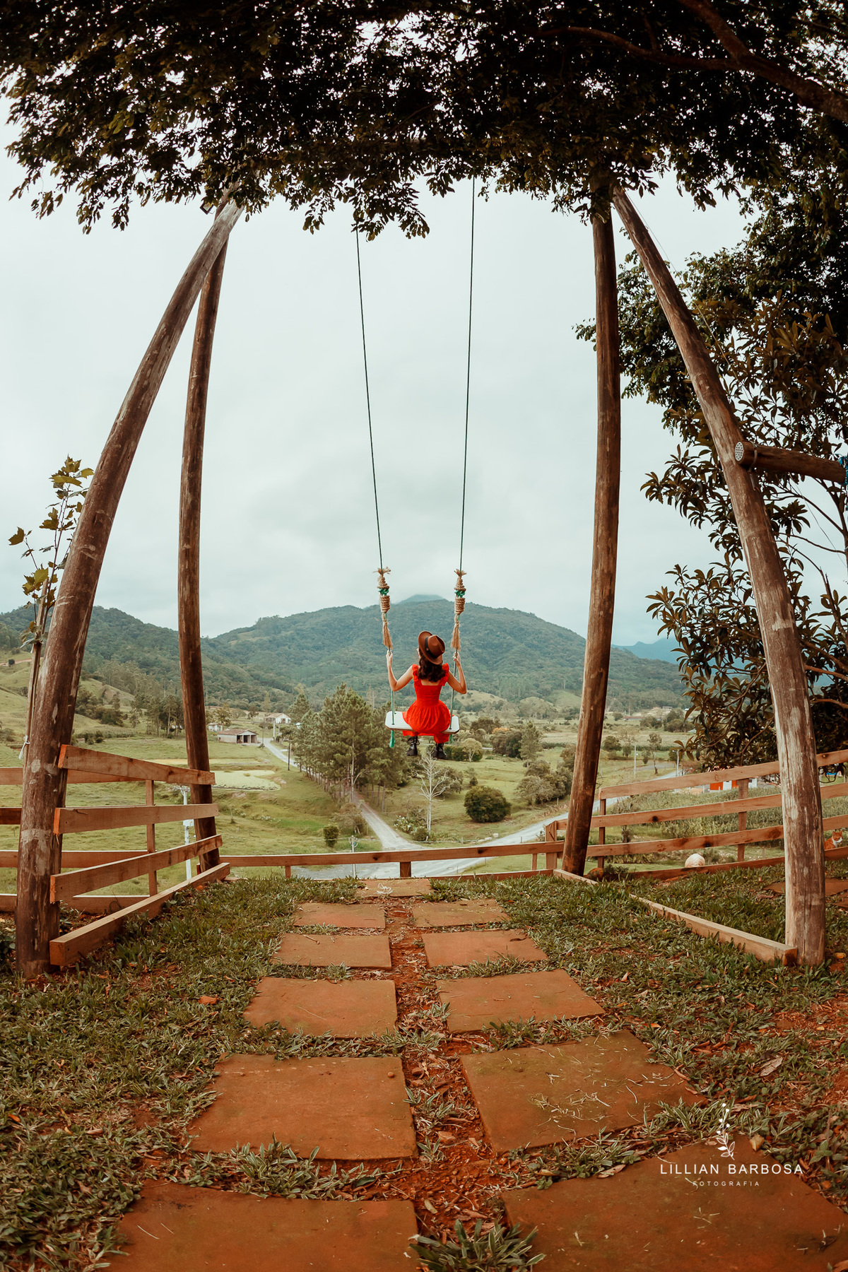ensaio-de-15-anos-book-de-15-anos-pousada-e-fazenda-são-lourenço-vestido-vermelho-fotógrafa-de-santa-catarina-fotógrafos-de-santa-catarina-fotógrafa-de-lauro-muller-fotógrafos-de-lauro-muller-fotógrafa-de-15-anos