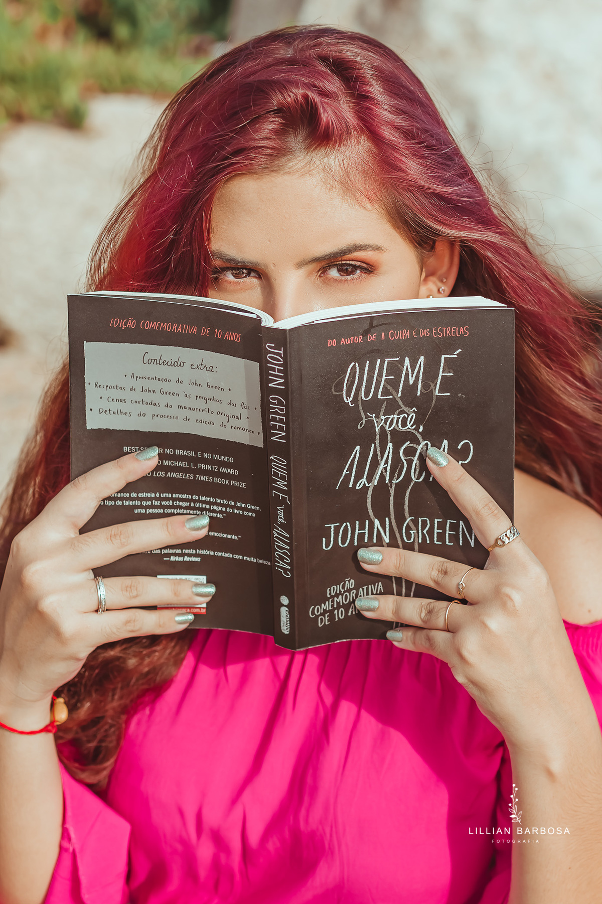 ensaio-de-15-anos-book-de-15-anos-itapirubá-cropped-rosa-shorts-jeans-john-green-fotógrafa-de-santa-catarina-fotógrafos-de-santa-catarina-fotógrafa-de-lauro-muller-fotógrafos-de-lauro-muller-fotógrafa-de-15-anos-fotógrafos-de-15-anos