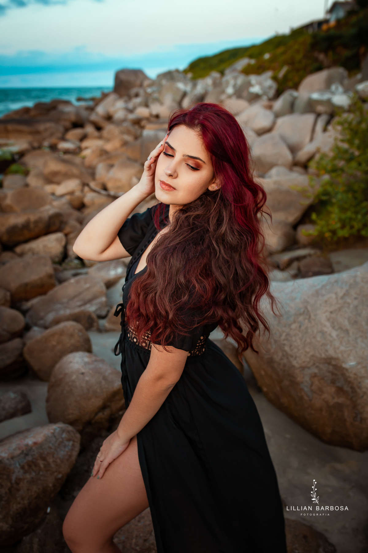 ensaio-de-15-anos-book-de-15-anos-itapirubá-praia-vestido-preto-fotógrafa-de-santa-catarina-fotógrafos-de-santa-catarina-fotógrafa-de-lauro-muller-fotógrafos-de-lauro-muller-fotógrafa-de-15-anos-fotógrafos-de-15-anos