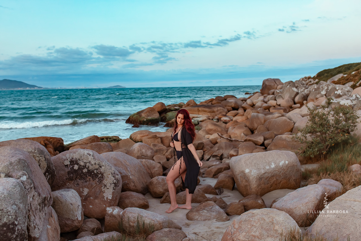 ensaio-de-15-anos-book-de-15-anos-itapirubá-praia-vestido-preto-fotógrafa-de-santa-catarina-fotógrafos-de-santa-catarina-fotógrafa-de-lauro-muller-fotógrafos-de-lauro-muller-fotógrafa-de-15-anos-fotógrafos-de-15-anos