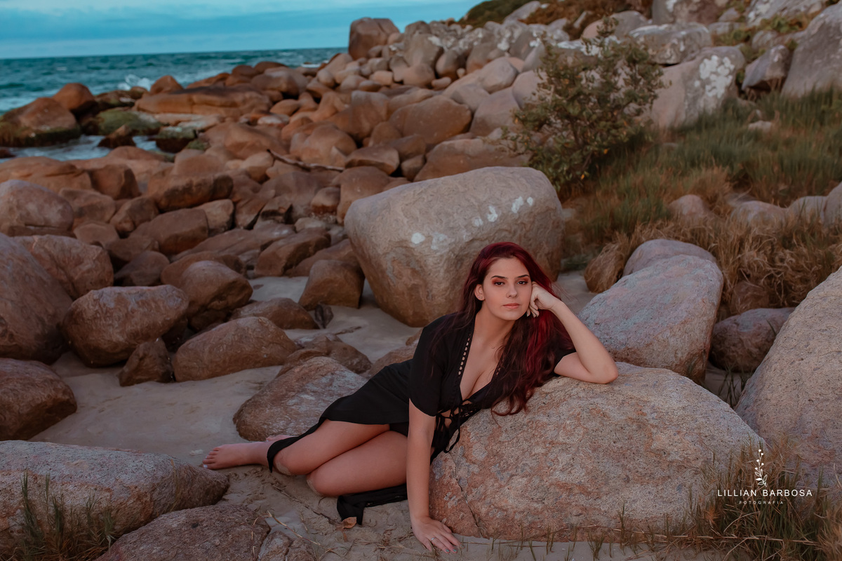 ensaio-de-15-anos-book-de-15-anos-itapirubá-praia-vestido-preto-fotógrafa-de-santa-catarina-fotógrafos-de-santa-catarina-fotógrafa-de-lauro-muller-fotógrafos-de-lauro-muller-fotógrafa-de-15-anos-fotógrafos-de-15-anos