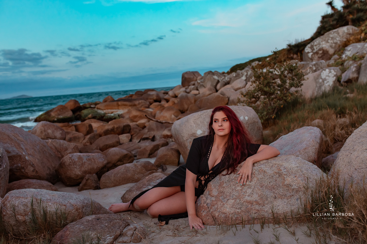 ensaio-de-15-anos-book-de-15-anos-itapirubá-praia-vestido-preto-fotógrafa-de-santa-catarina-fotógrafos-de-santa-catarina-fotógrafa-de-lauro-muller-fotógrafos-de-lauro-muller-fotógrafa-de-15-anos-fotógrafos-de-15-anos