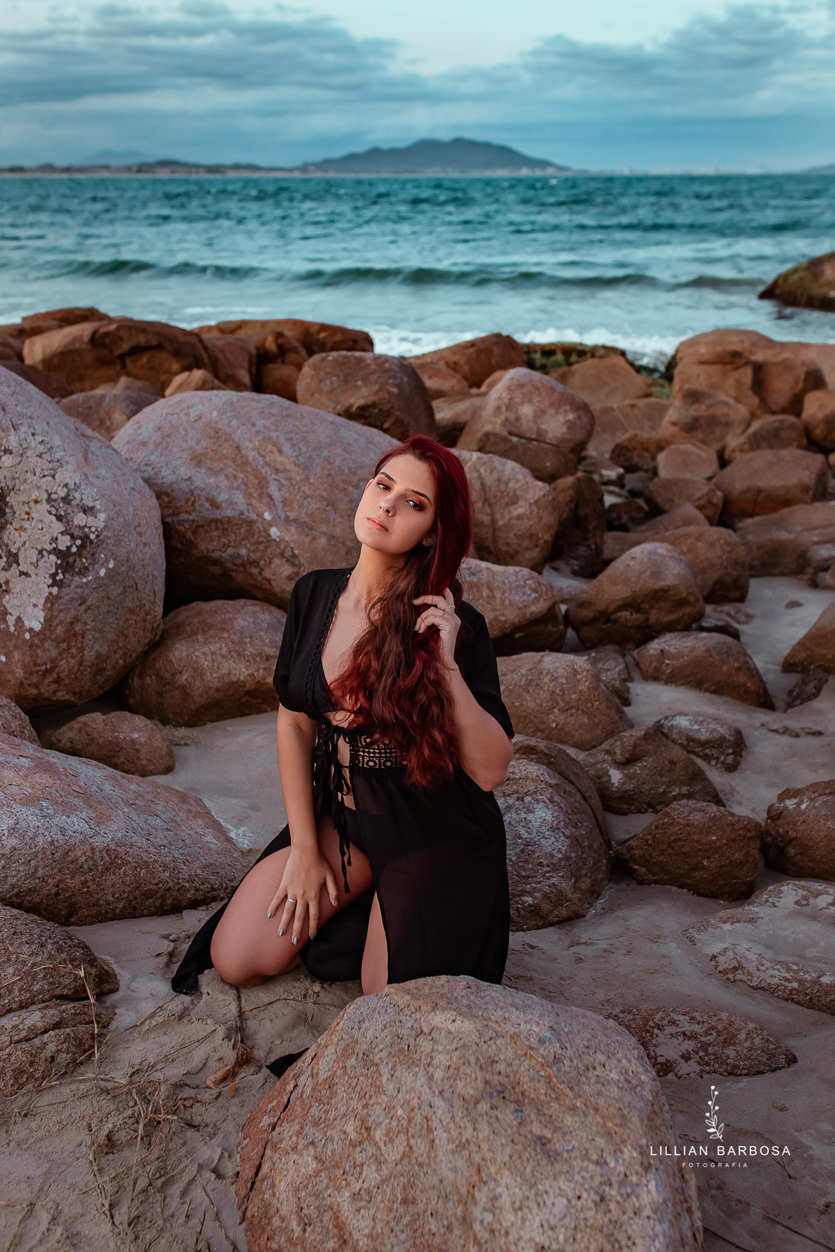 ensaio-de-15-anos-book-de-15-anos-itapirubá-praia-vestido-preto-fotógrafa-de-santa-catarina-fotógrafos-de-santa-catarina-fotógrafa-de-lauro-muller-fotógrafos-de-lauro-muller-fotógrafa-de-15-anos-fotógrafos-de-15-anos