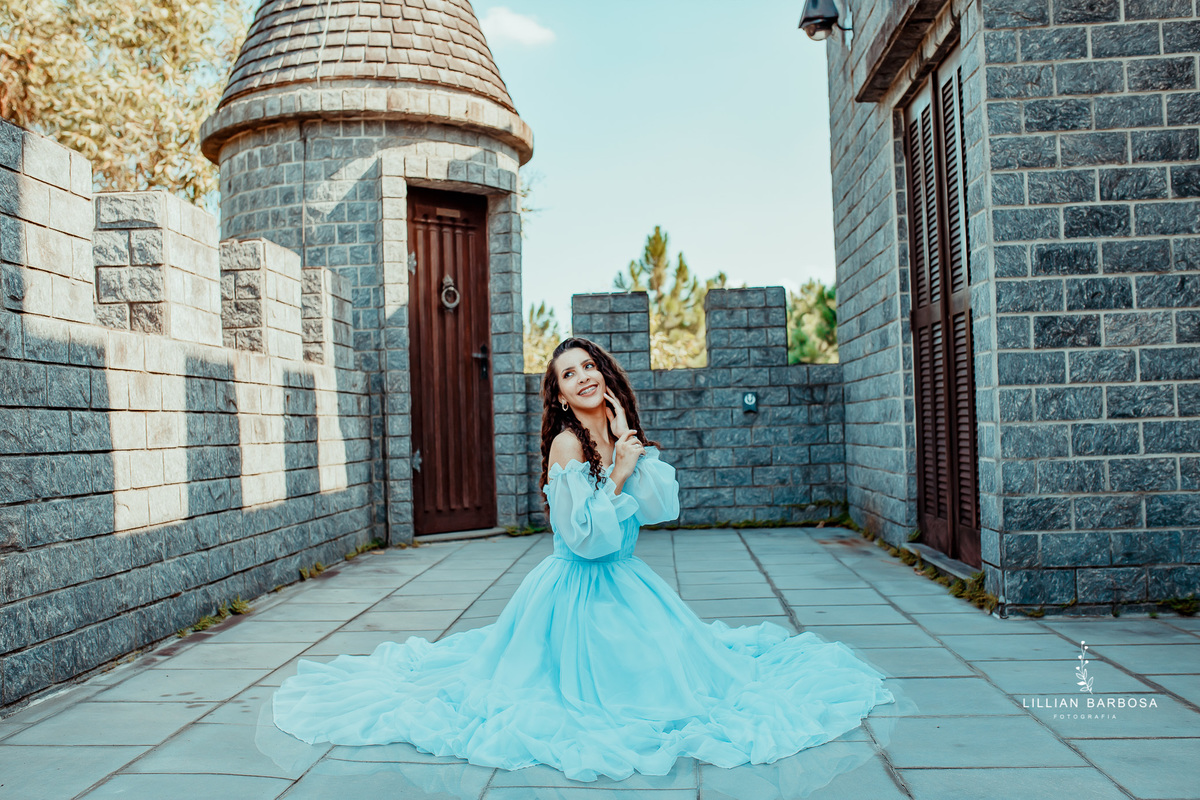 ensaio-de-15-anos-castelo-britanico-castelo-em-cocal-do-sul-castelo-em-santa-catarina-vestido-azul-fotógrafos-de-santa-catarina-fotógrafa-de-lauro-muller-fotógrafos-de-lauro-muller-fotógrafa-de-15-anos