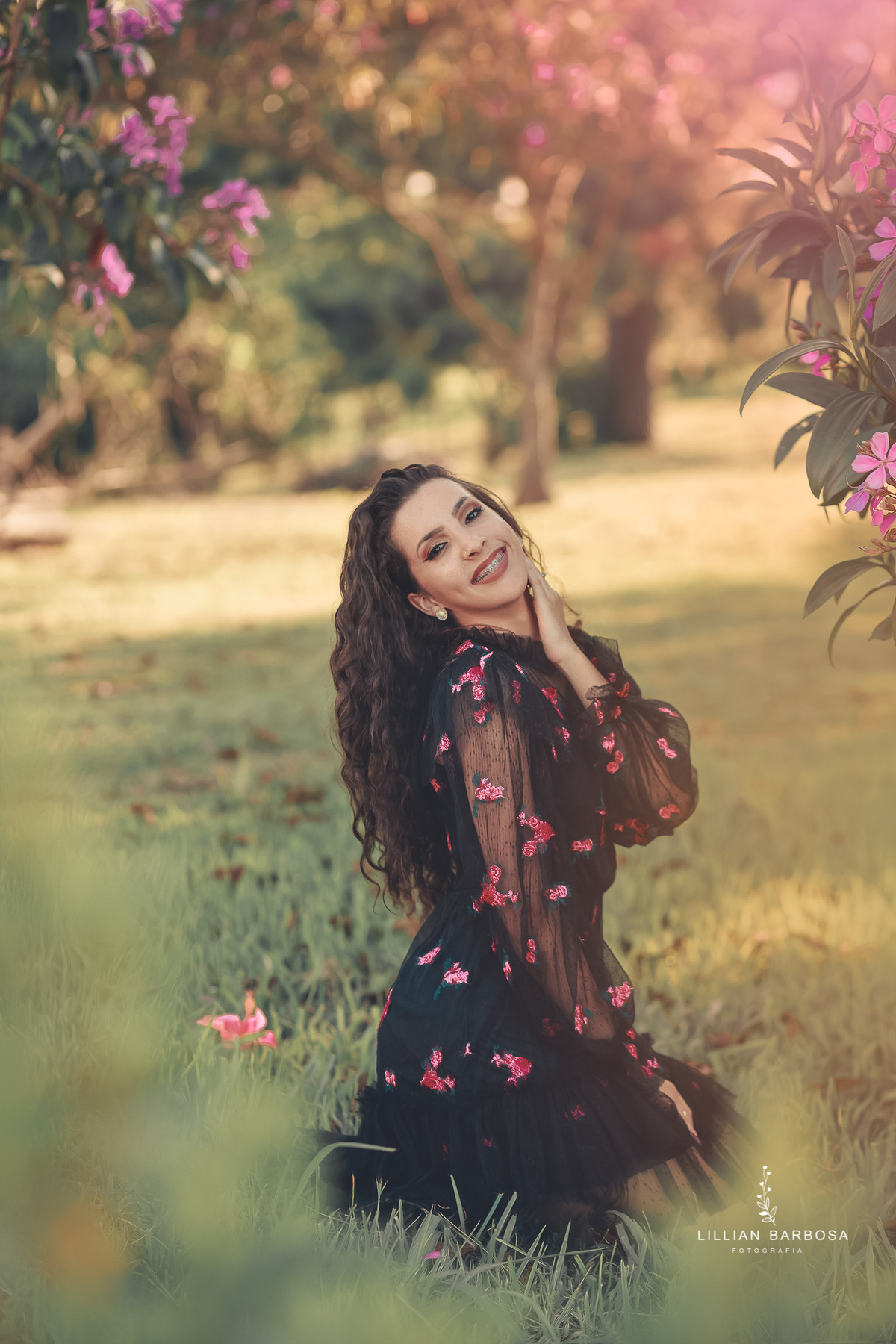 ensaio-de-15-anos-castelo-britanico-castelo-em-cocal-do-sul-castelo-em-santa-catarina-vestido-preto-estampado-fotógrafos-de-santa-catarina-fotógrafa-de-lauro-muller-fotógrafos-de-lauro-muller-fotógrafa-de-15-anos