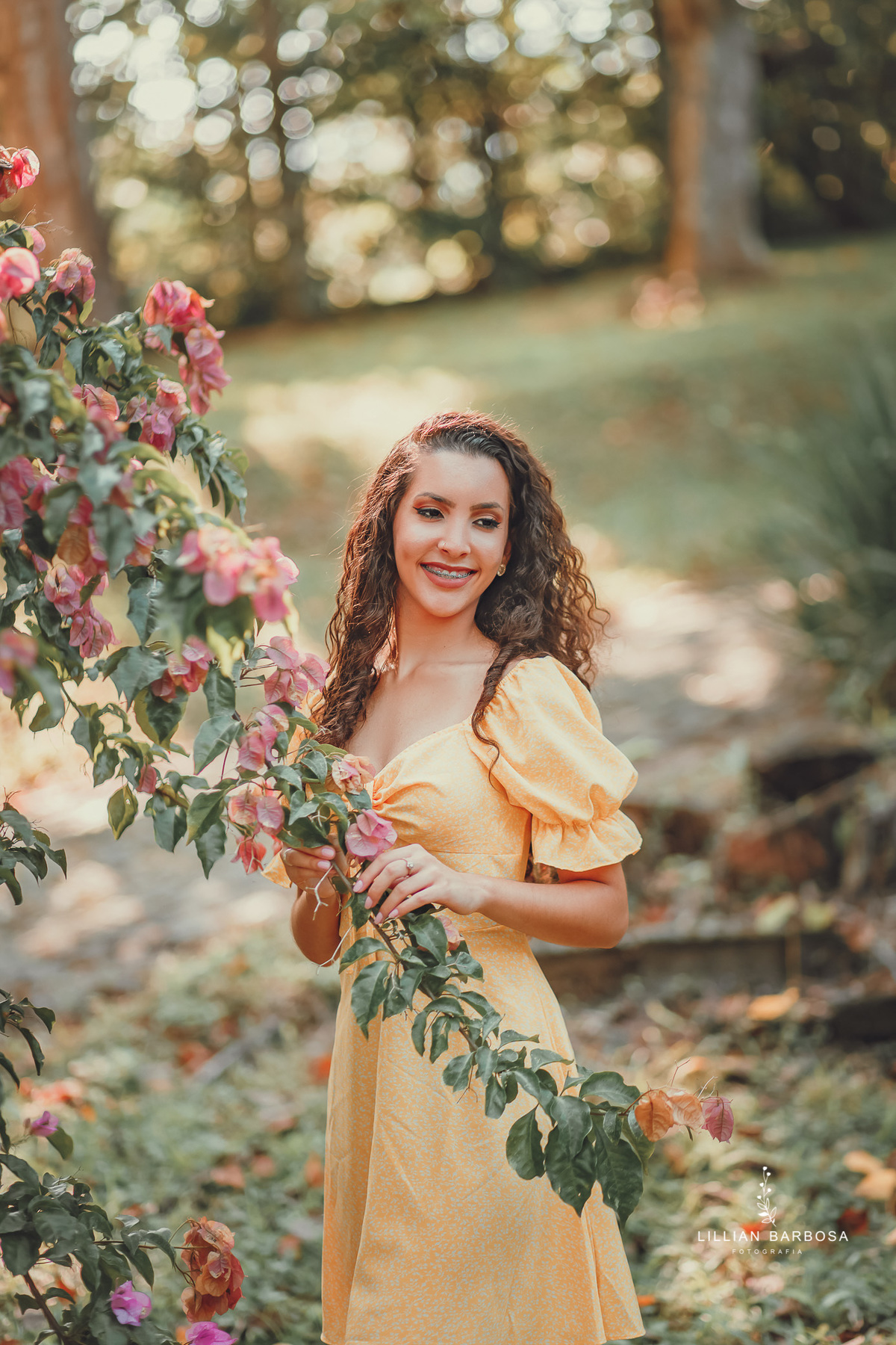 ensaio-de-15-anos-castelo-britanico-castelo-em-cocal-do-sul-castelo-em-santa-catarina-vestido-amarelo-fotógrafos-de-santa-catarina-fotógrafa-de-lauro-muller-fotógrafos-de-lauro-muller-fotógrafa-de-15-anos