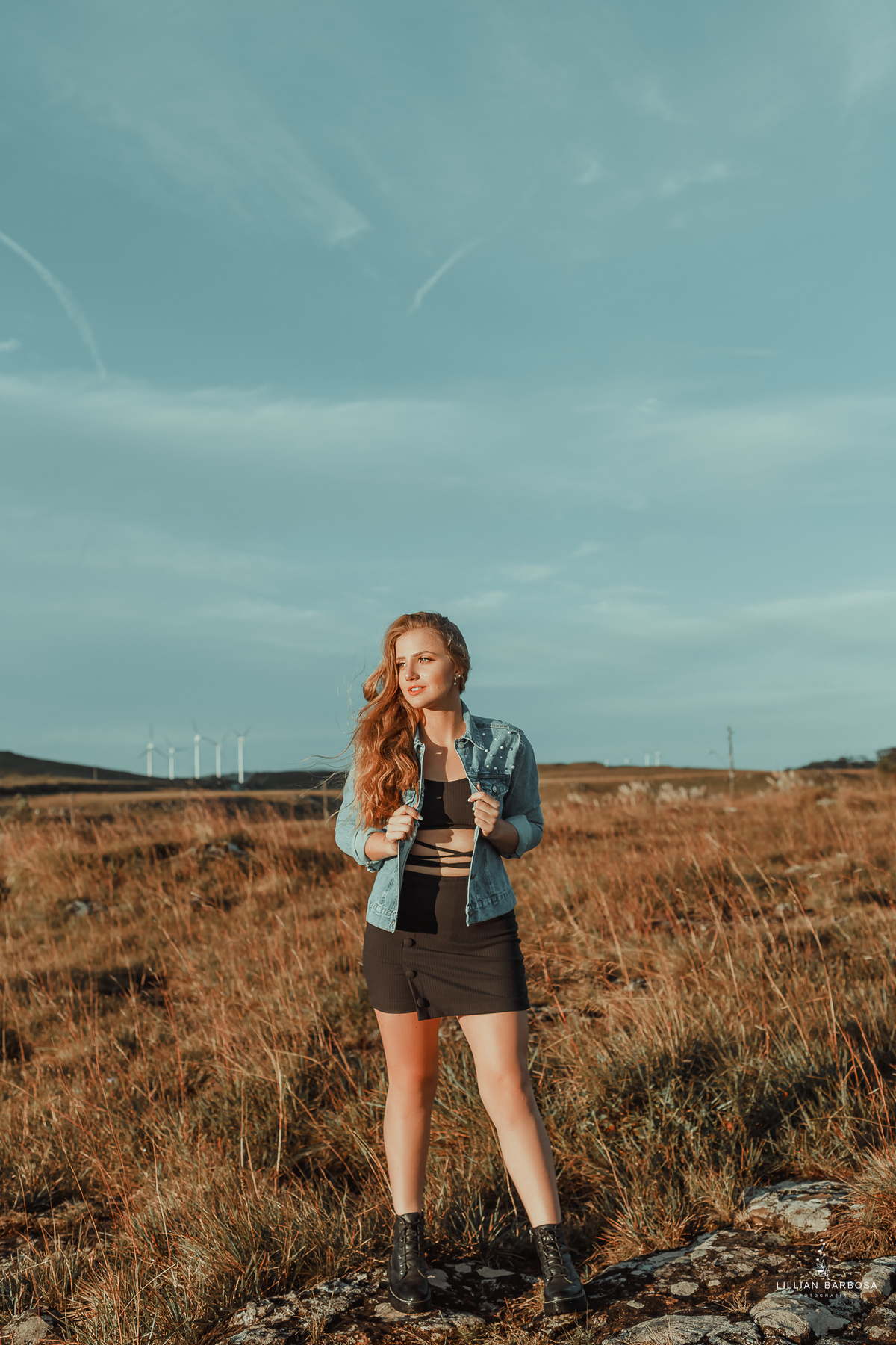 ensaio-de-15-anos-serra-do-rio-do-rastro-fotógrafa-de-santa-catarina-vestido-preto-jaqueta-jeans-fotógrafos-de-santa-catarina-fotógrafa-de-lauro-muller-fotógrafos-de-lauro-muller-fotógrafa-de-15-anos