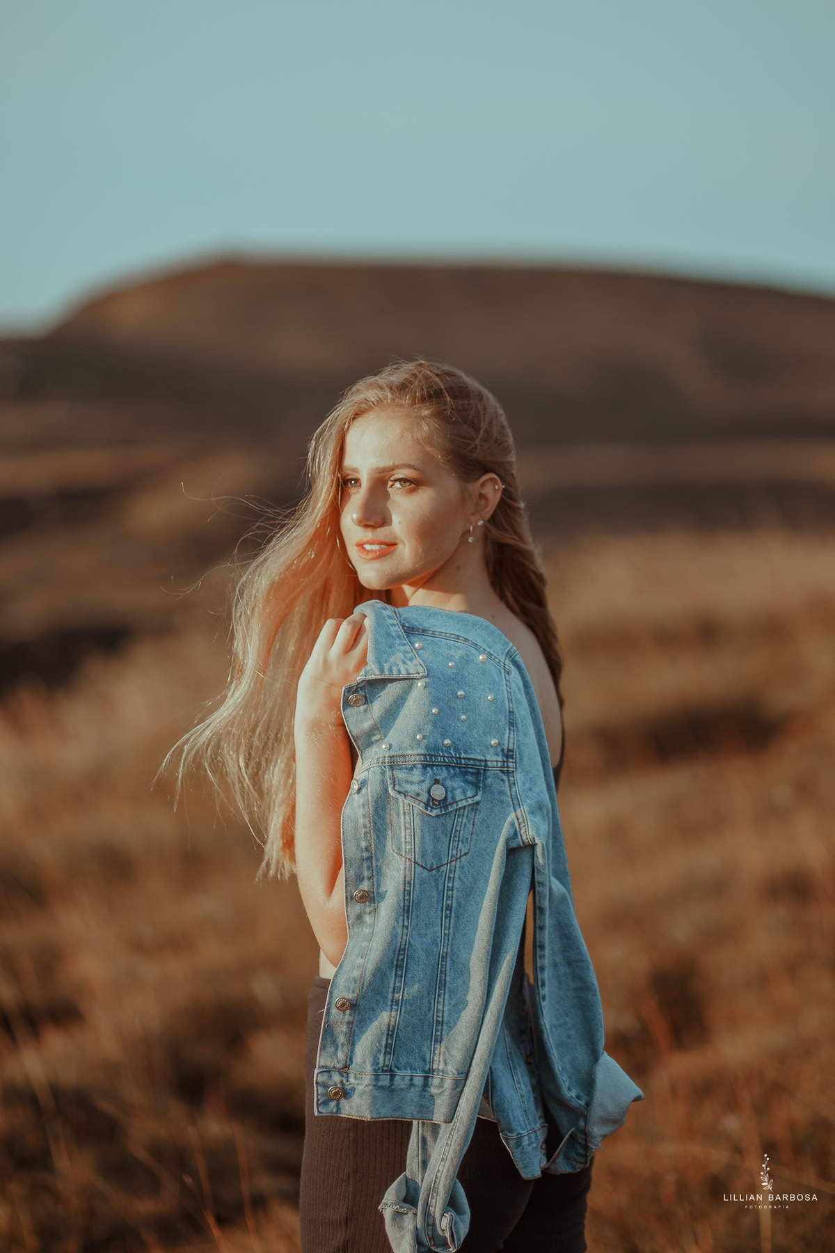 ensaio-de-15-anos-serra-do-rio-do-rastro-fotógrafa-de-santa-catarina-vestido-preto-jaqueta-jeans-fotógrafos-de-santa-catarina-fotógrafa-de-lauro-muller-fotógrafos-de-lauro-muller-fotógrafa-de-15-anos